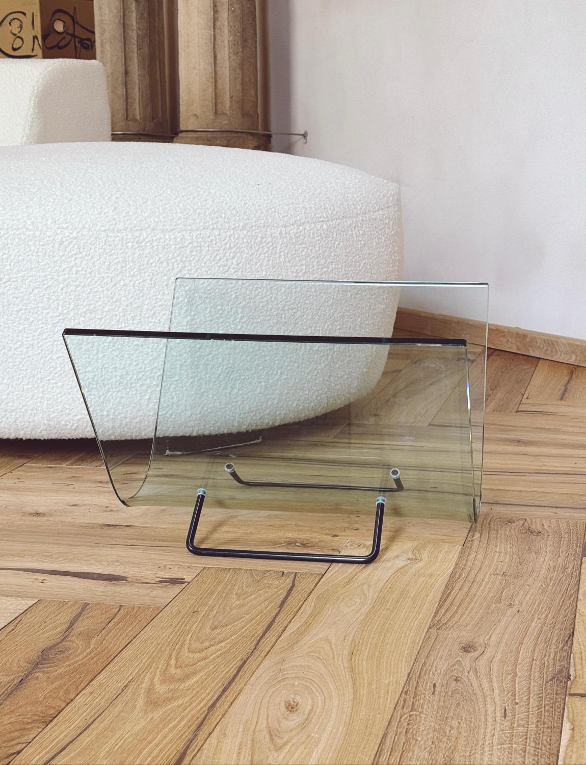 Mid-20th Century 1980s Italian Fiam Glass magazine rack For Sale