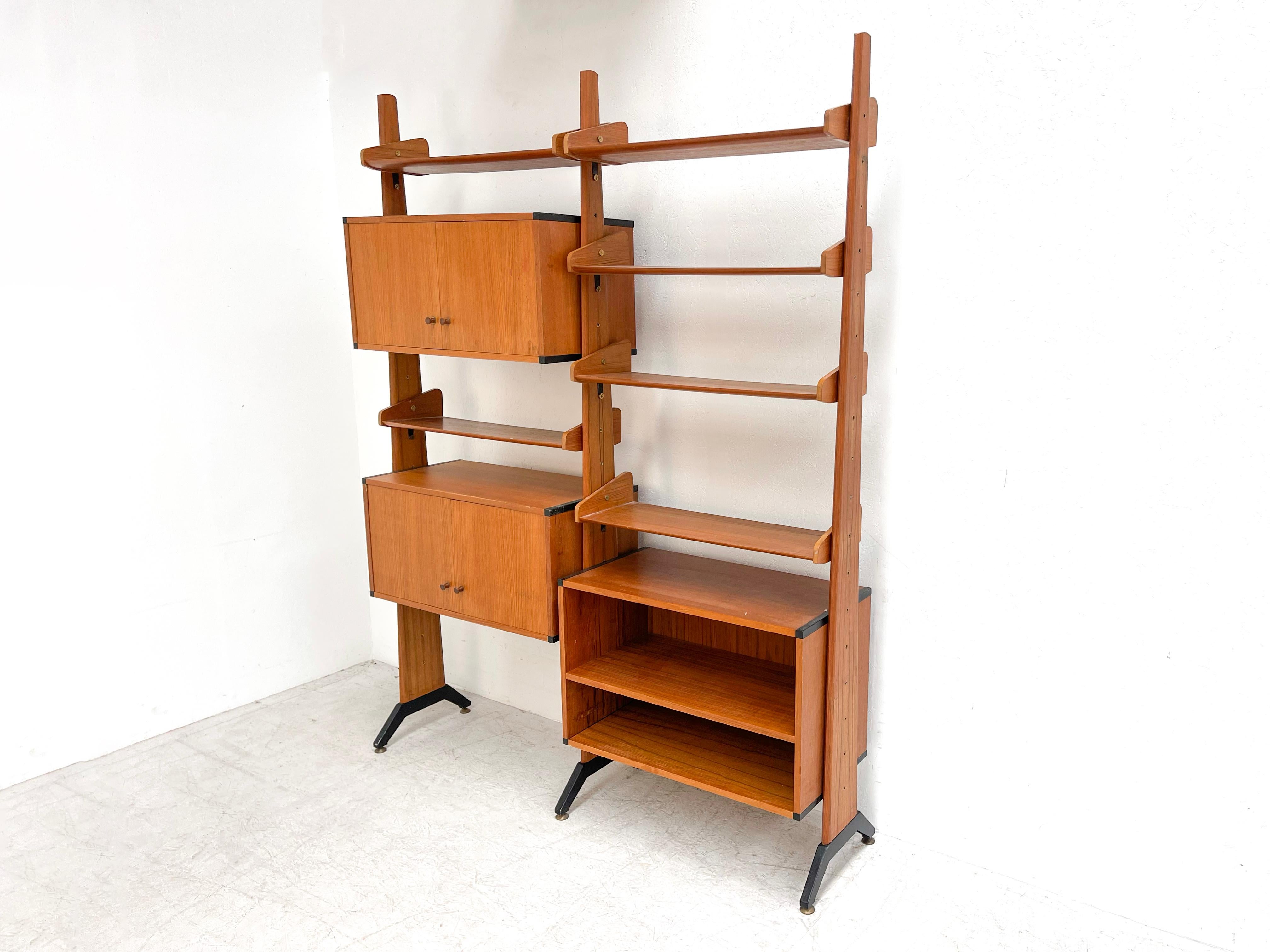 Italian freestanding wall unit
Italian wall unit made in the 1970's in Italy. It is a true statement piece that shows the quality and craftmanship of Italian design.
These quality pieces are becoming rarer and rarer.
 
This is a free standing