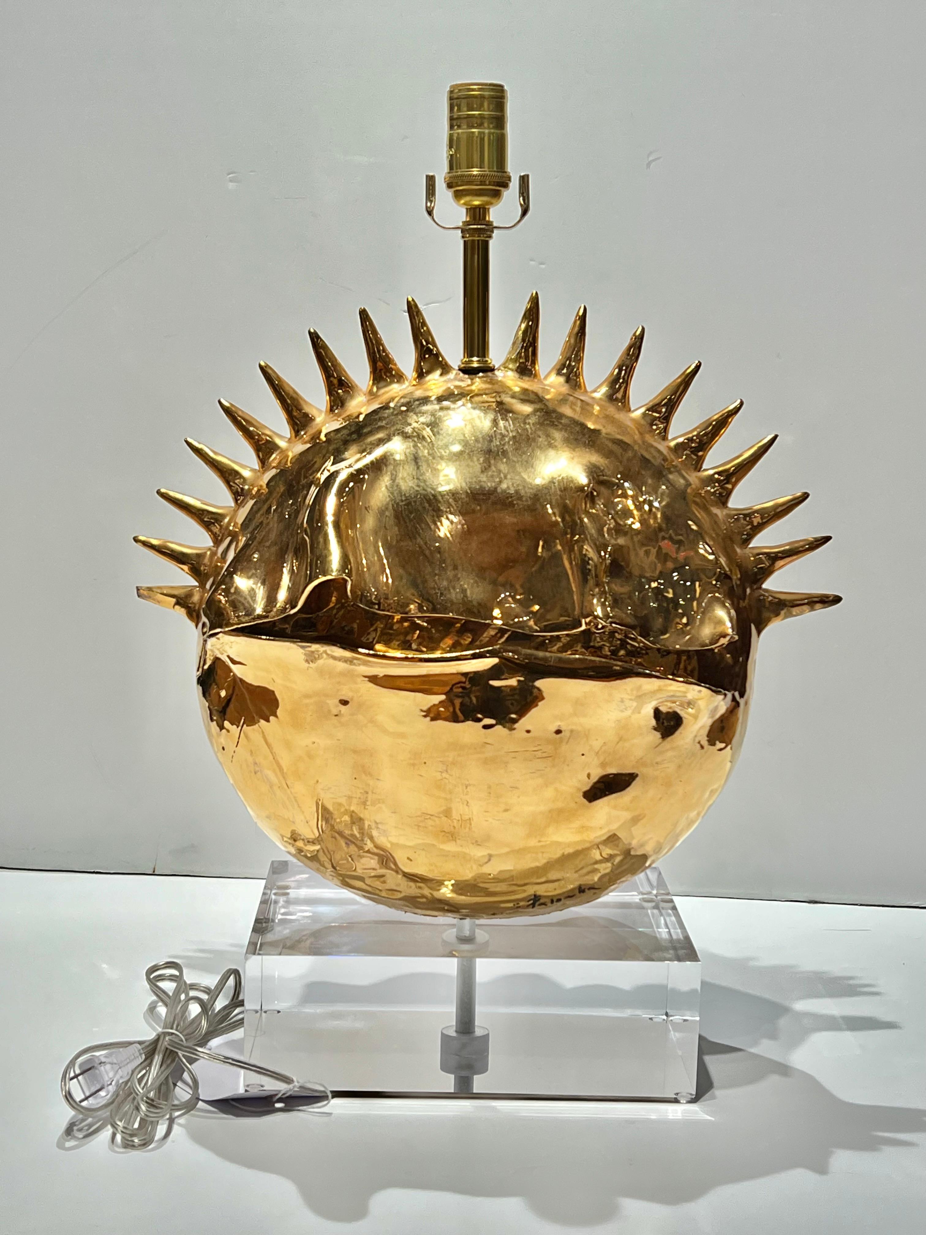 Lampe en poterie dorée italienne des années 1980 par Emilia Palomba Bon état - En vente à Chicago, IL