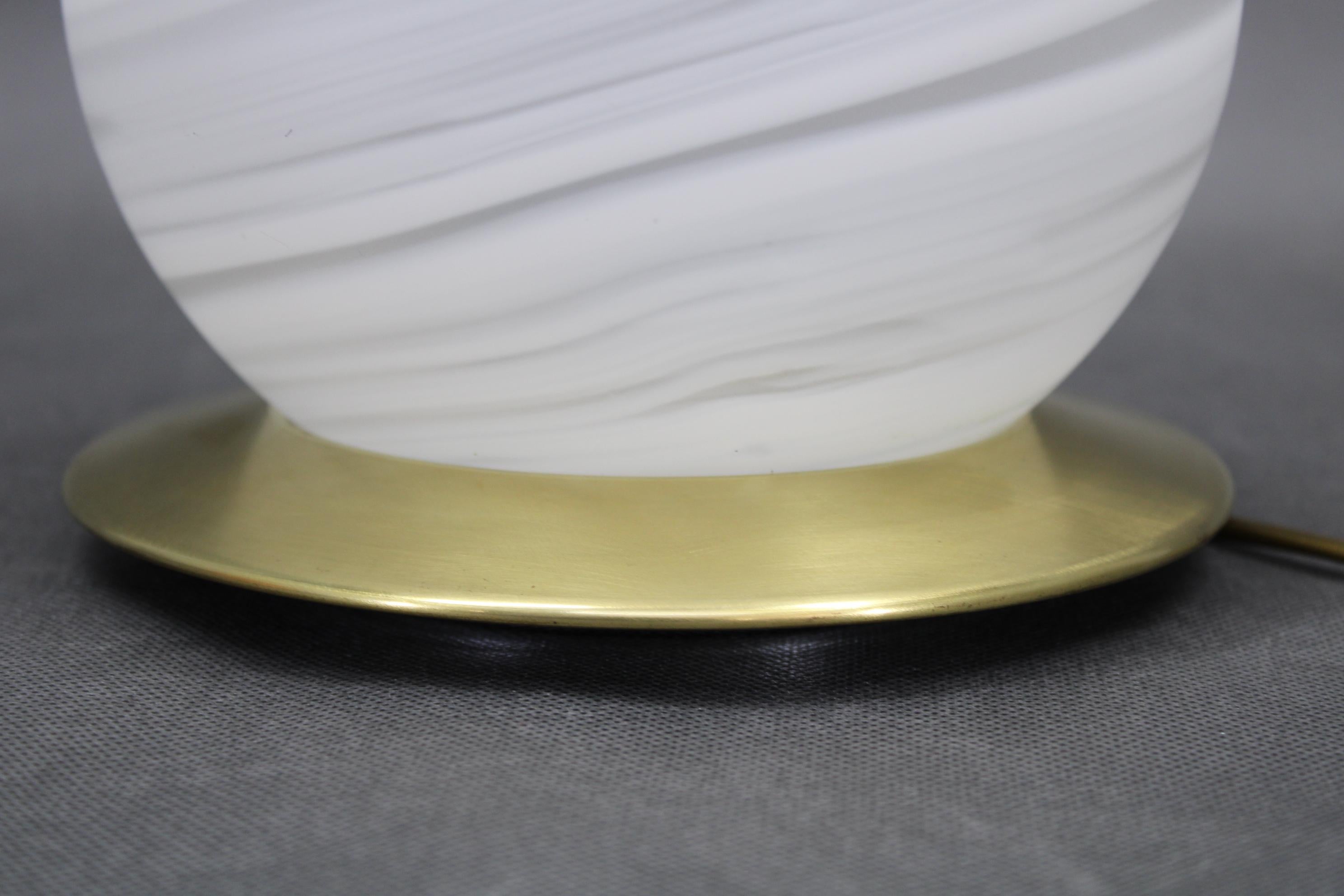 1980s Italian Globe Glass Table Lamp For Sale 2