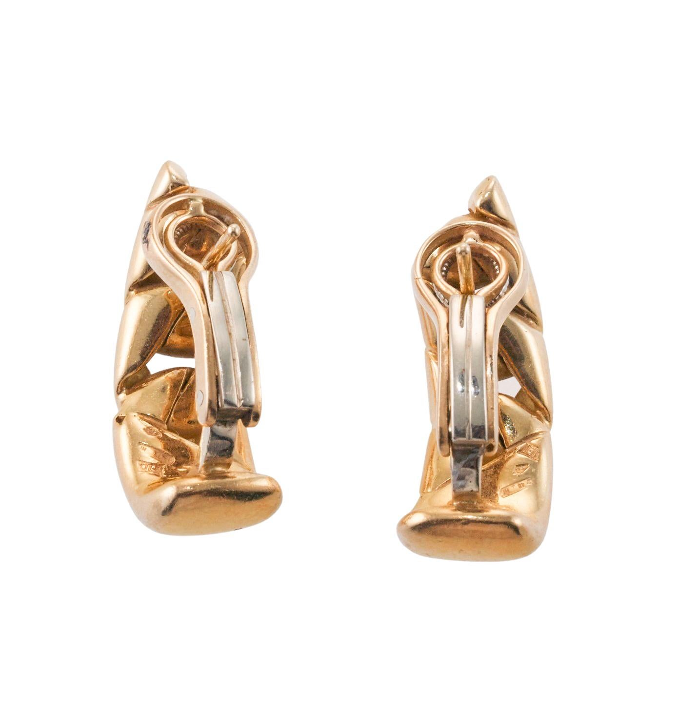1980s Italian Gold Curb Link Earrings In Excellent Condition For Sale In New York, NY