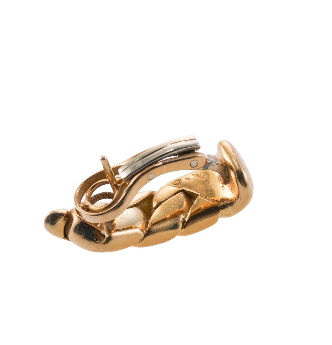 Women's 1980s Italian Gold Curb Link Earrings For Sale