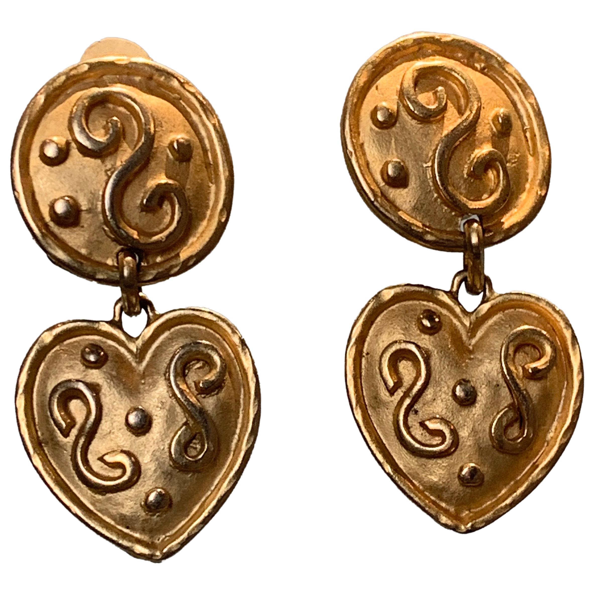 1980s Italian Gold-Tone Heart Drop Earrings W/ Etruscan-Inspired Relief Work For Sale