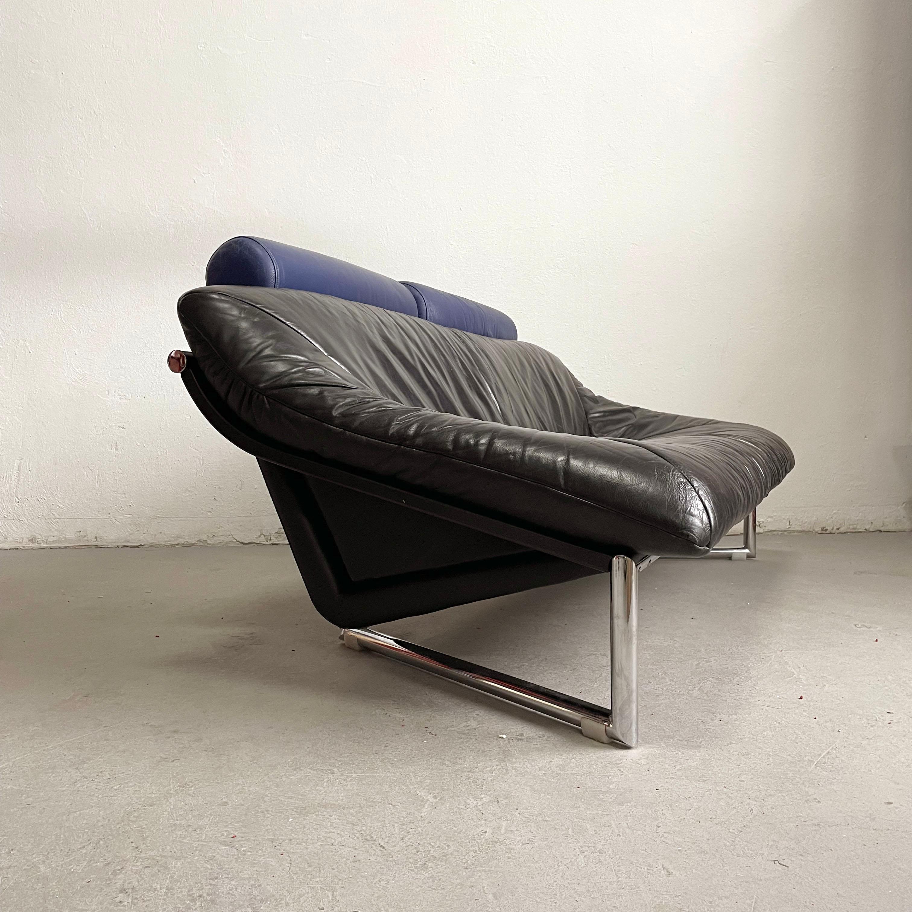 1980's, Italian Leather and Chrome Sofa, Adjustable Headrests, Postmodern Design In Good Condition In Zagreb, HR