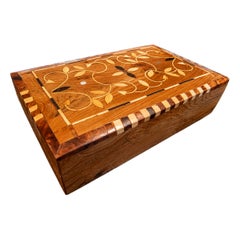 1980s Italian Marquetry Box in Fine Woods with Floral Decoration