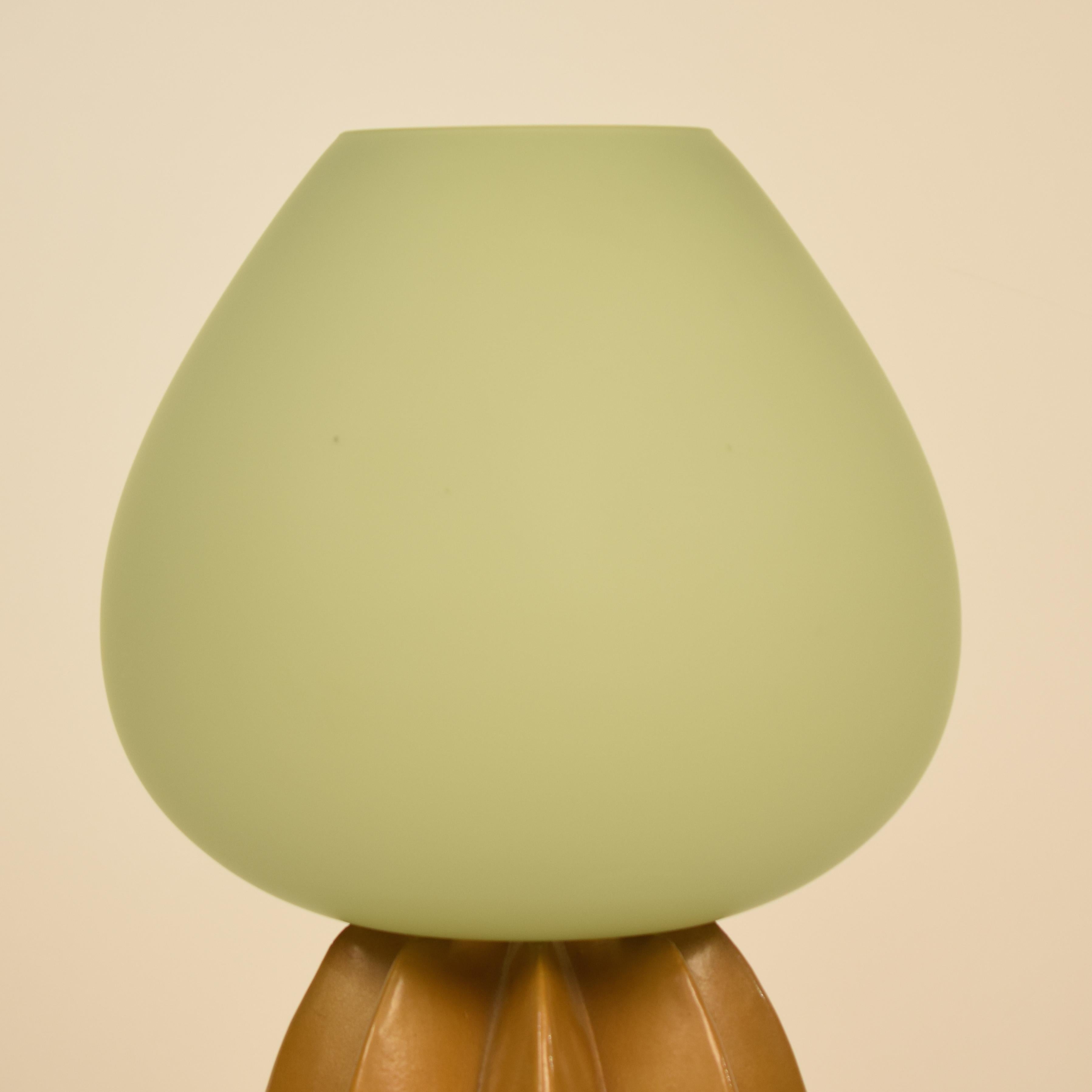 1980s Italian Memphis Style Table Lamp Green Gold Murano Glass & Lacquered Metal In Good Condition In Berlin, DE