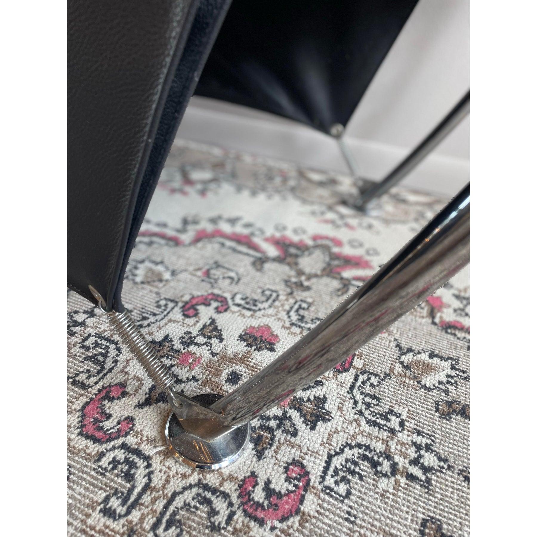 Sillón italiano moderno estilo Memphis de los años 80 a la manera de Massimo Iosa Ghini finales del siglo XX en venta