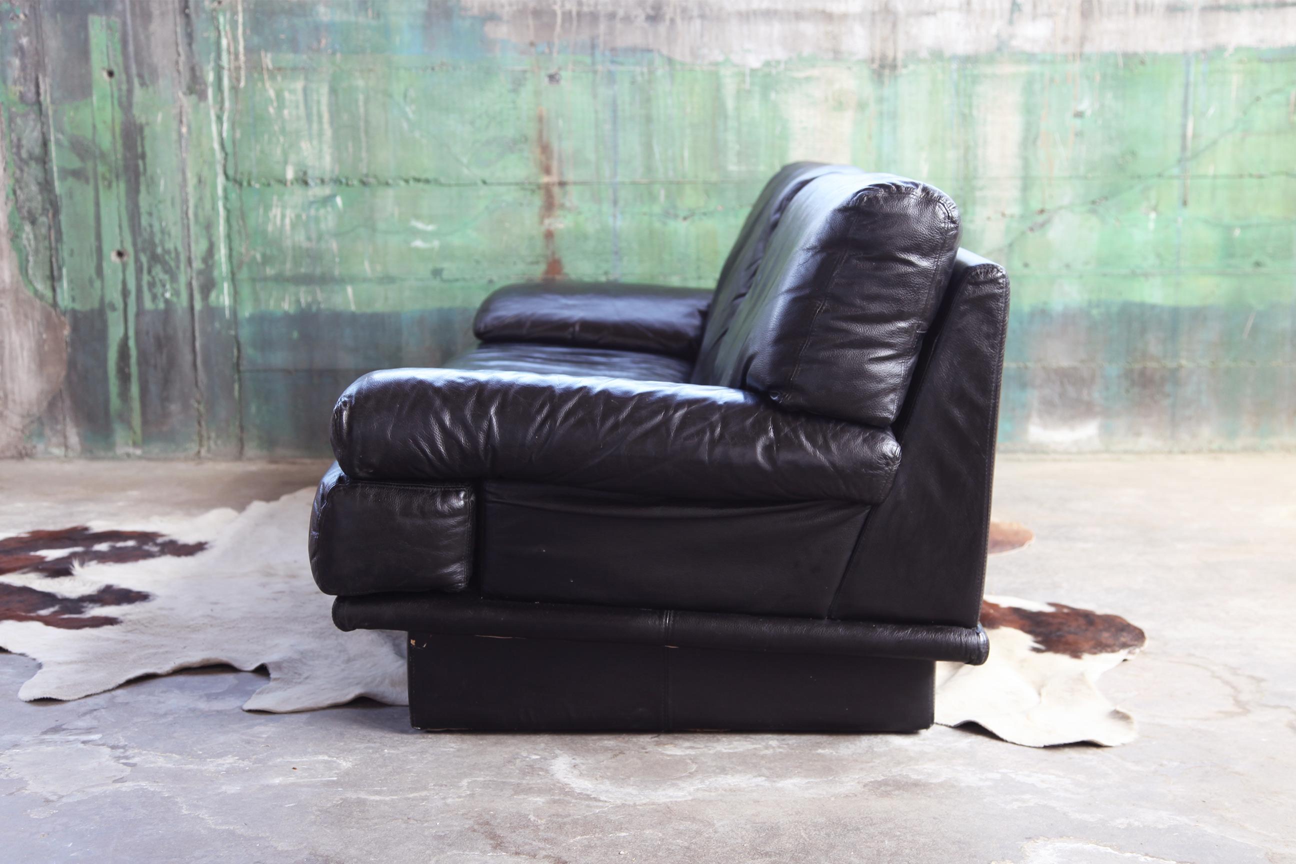 1980s Italian Nicoletti Salotti Postmodern Plinth Base Black Leather Sofa 2