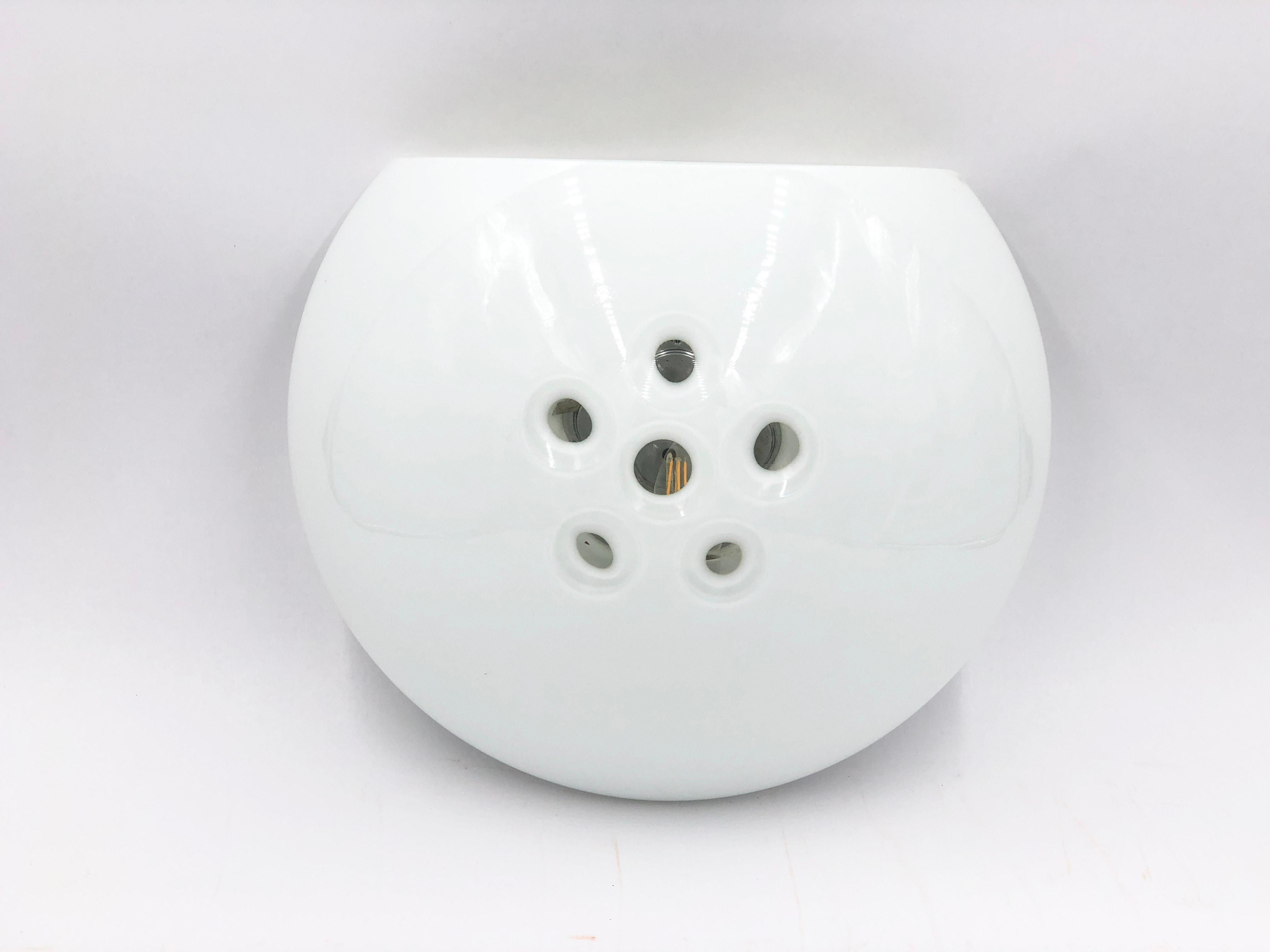 1980s Italian Pair Round Murano Glass Sconces White Color For Sale 7