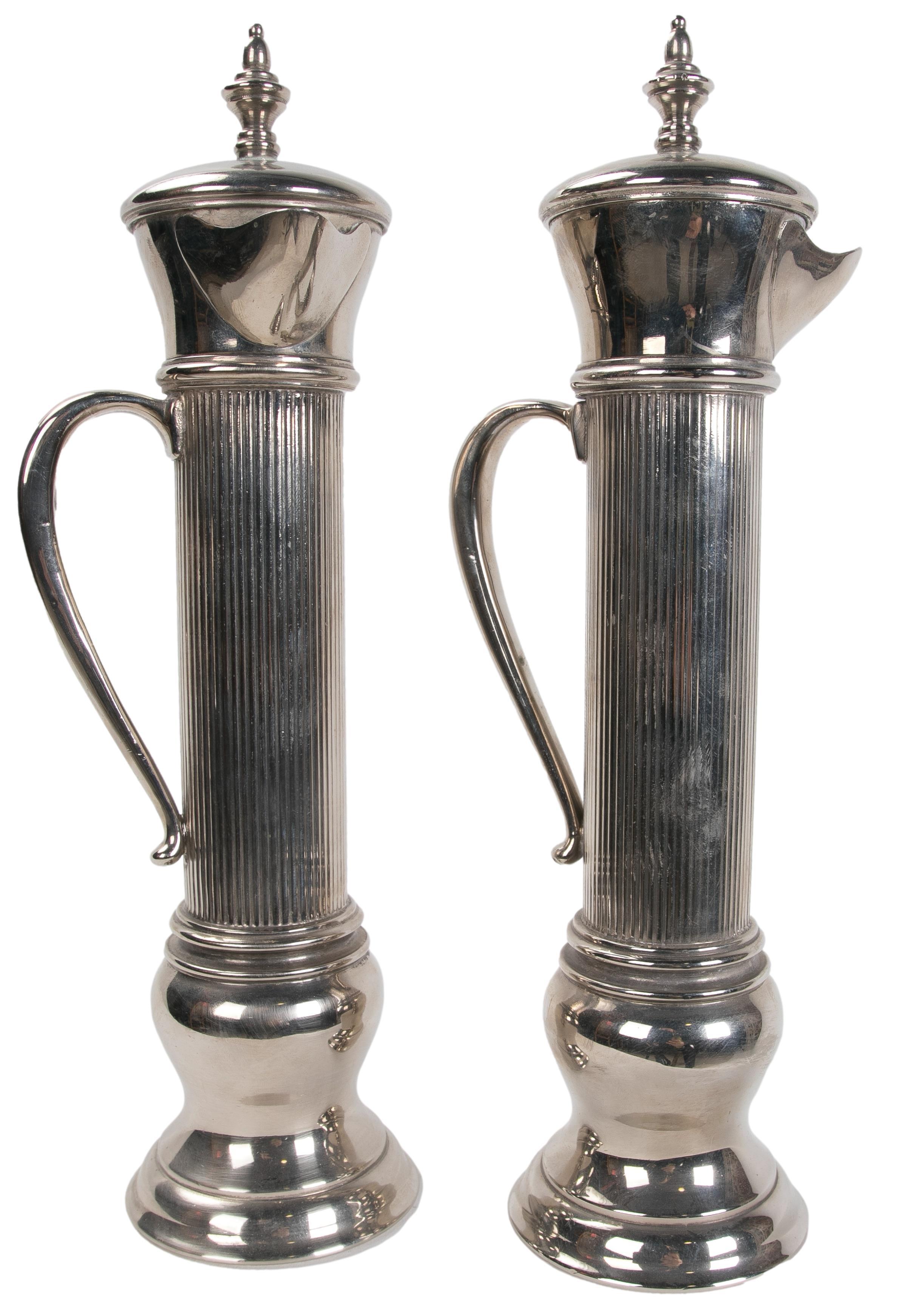Spanish 1980s Italian Pair of Silver Plated Metal Pepper Pots For Sale