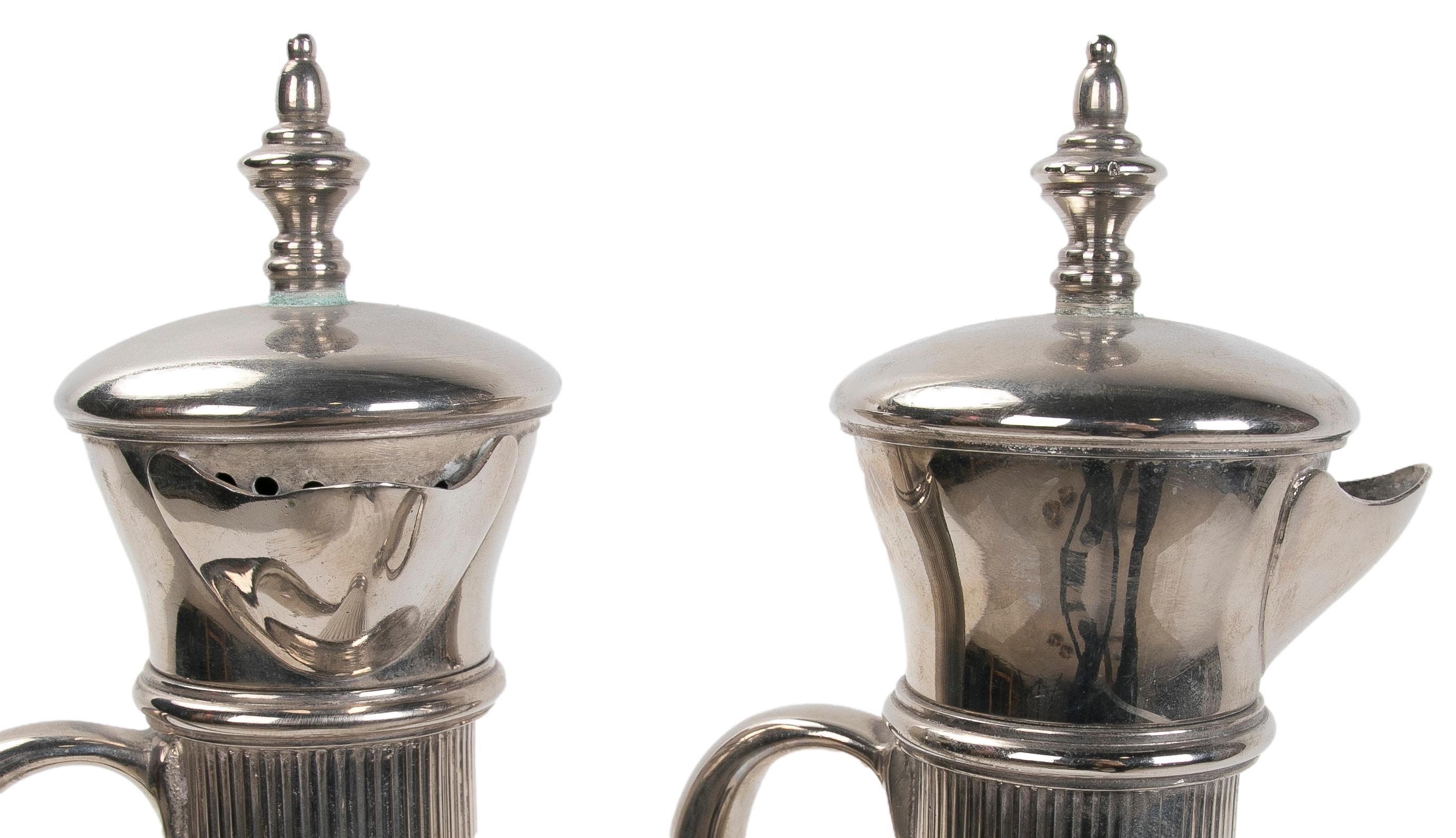 Late 20th Century 1980s Italian Pair of Silver Plated Metal Pepper Pots For Sale