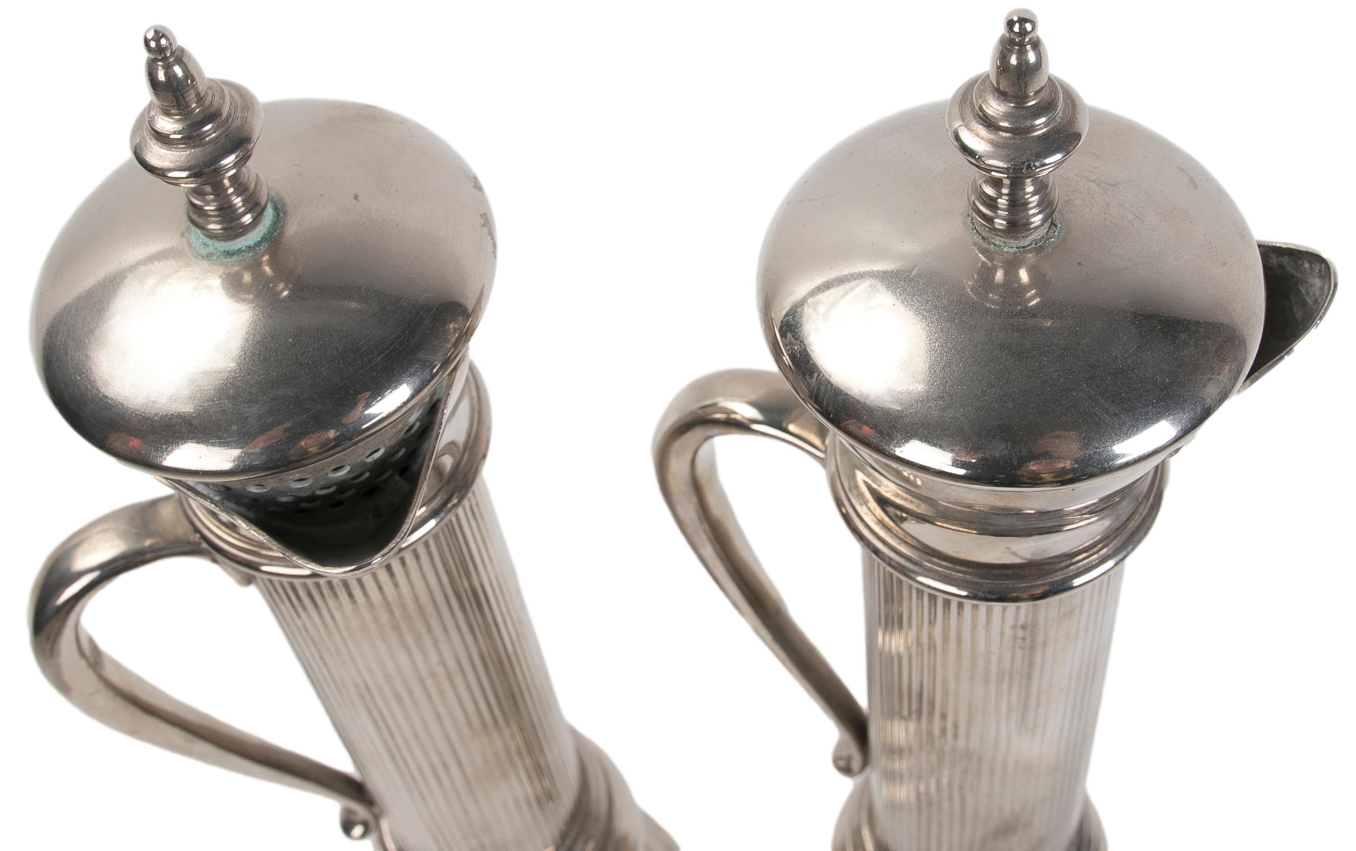1980s Italian Pair of Silver Plated Metal Pepper Pots For Sale 1