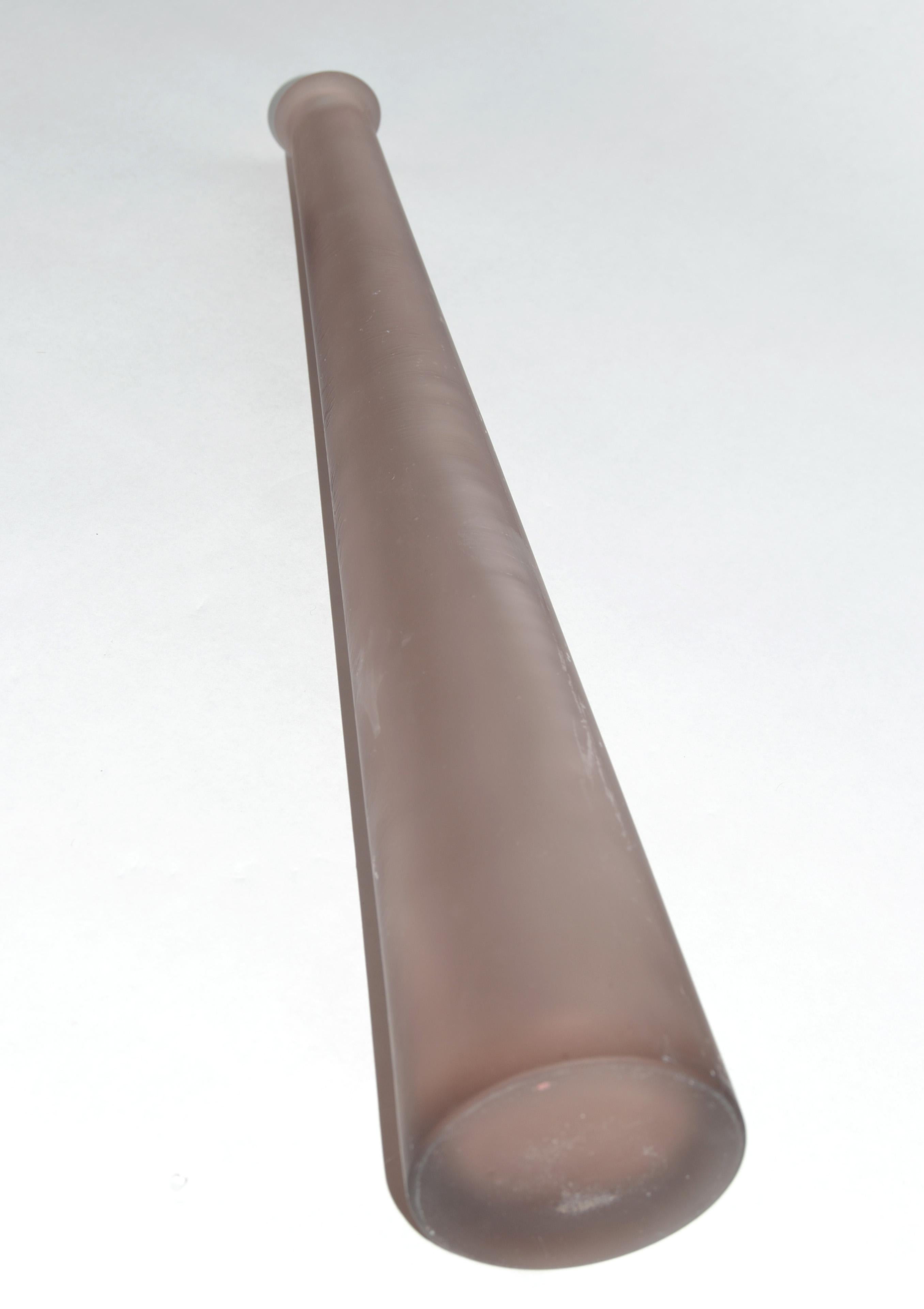 Vetro artistico Vaso di vetro a forma di grano Scavo, lavanda pallida, anni '80, italiano, Mid-Century Modern in vendita