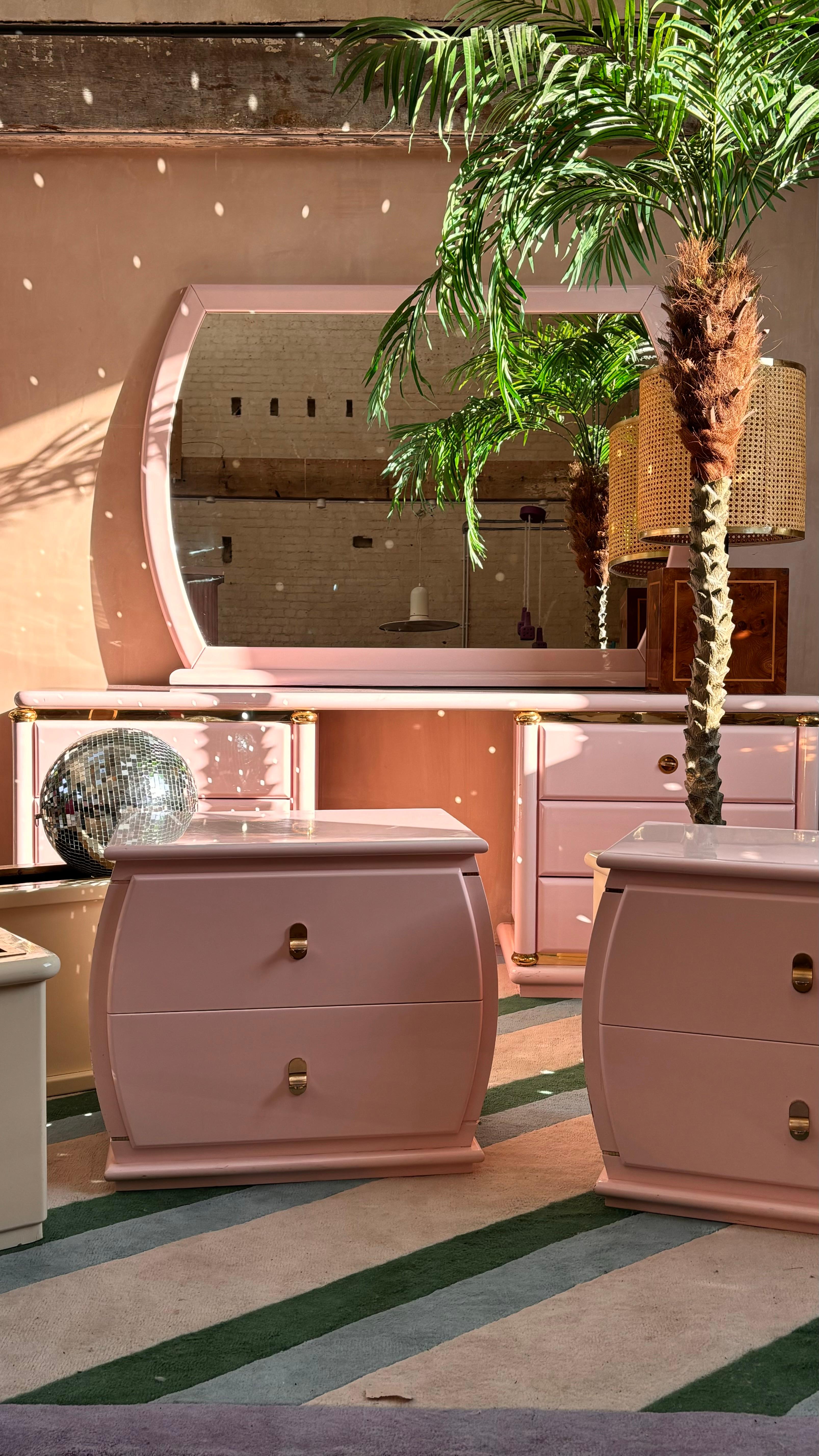 1980s Italian pink vanity desk 1