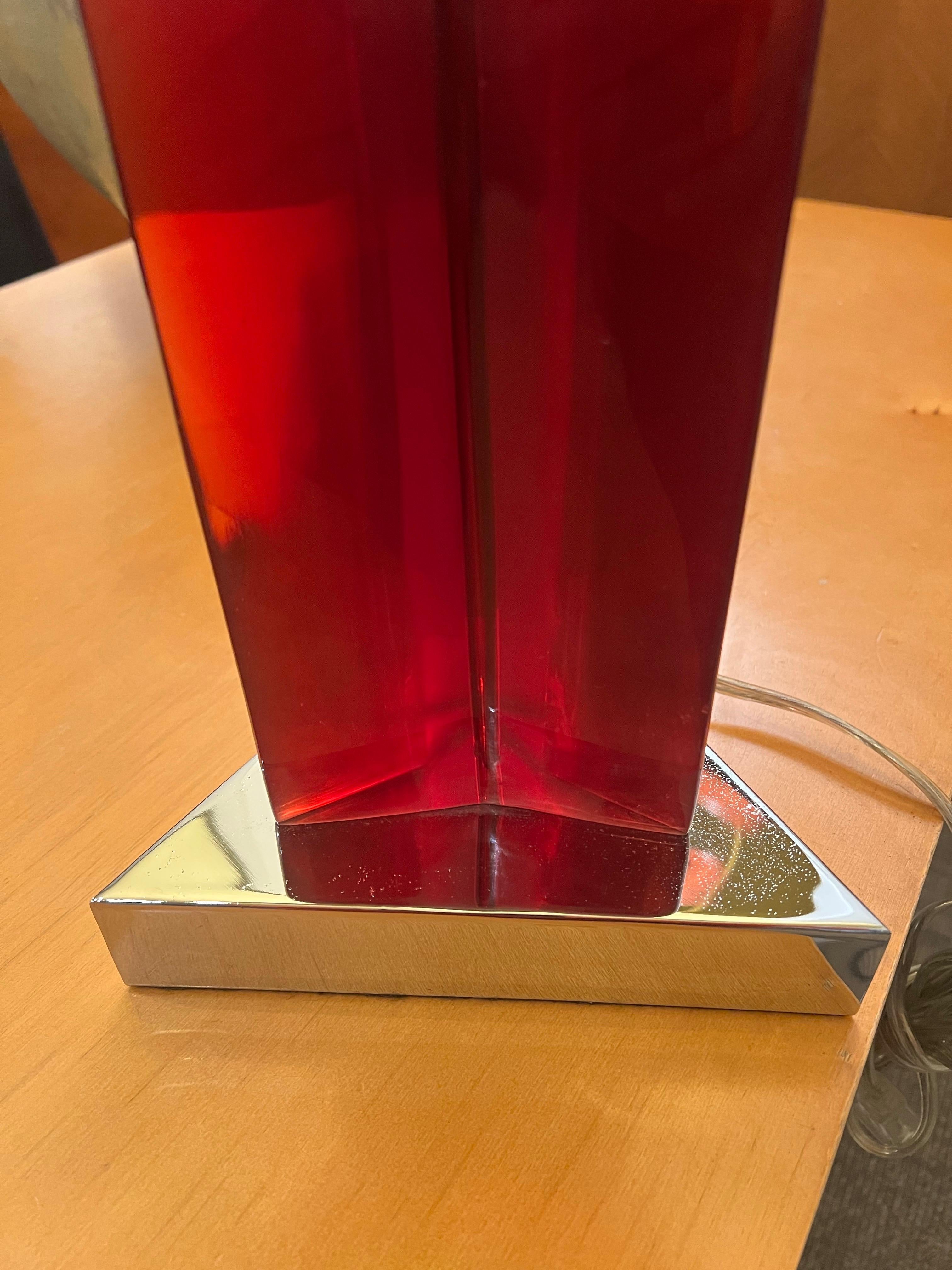 1980's Italian Postmodern Red Lucite & Chrome Striking Triangle Rare Table Lamp For Sale 7