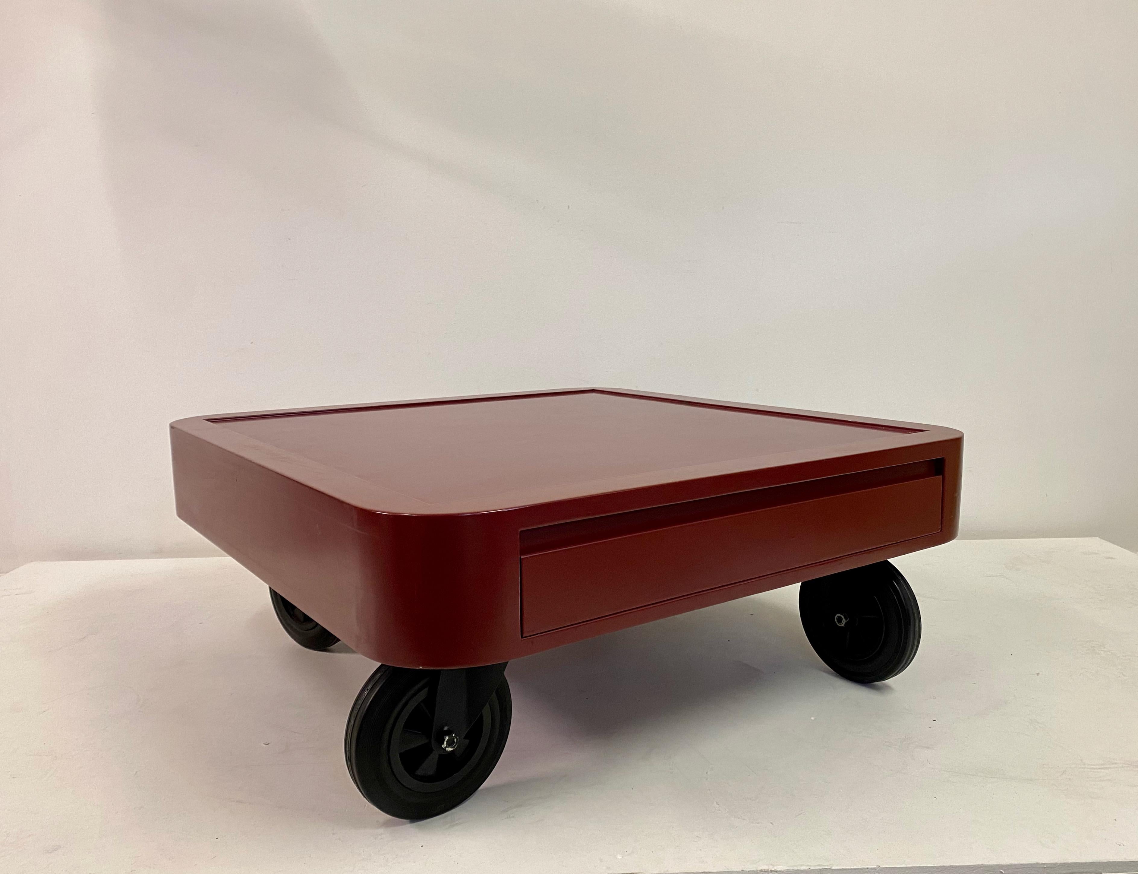 1980s Italian Red Laminate Coffee Table on Wheels For Sale 2