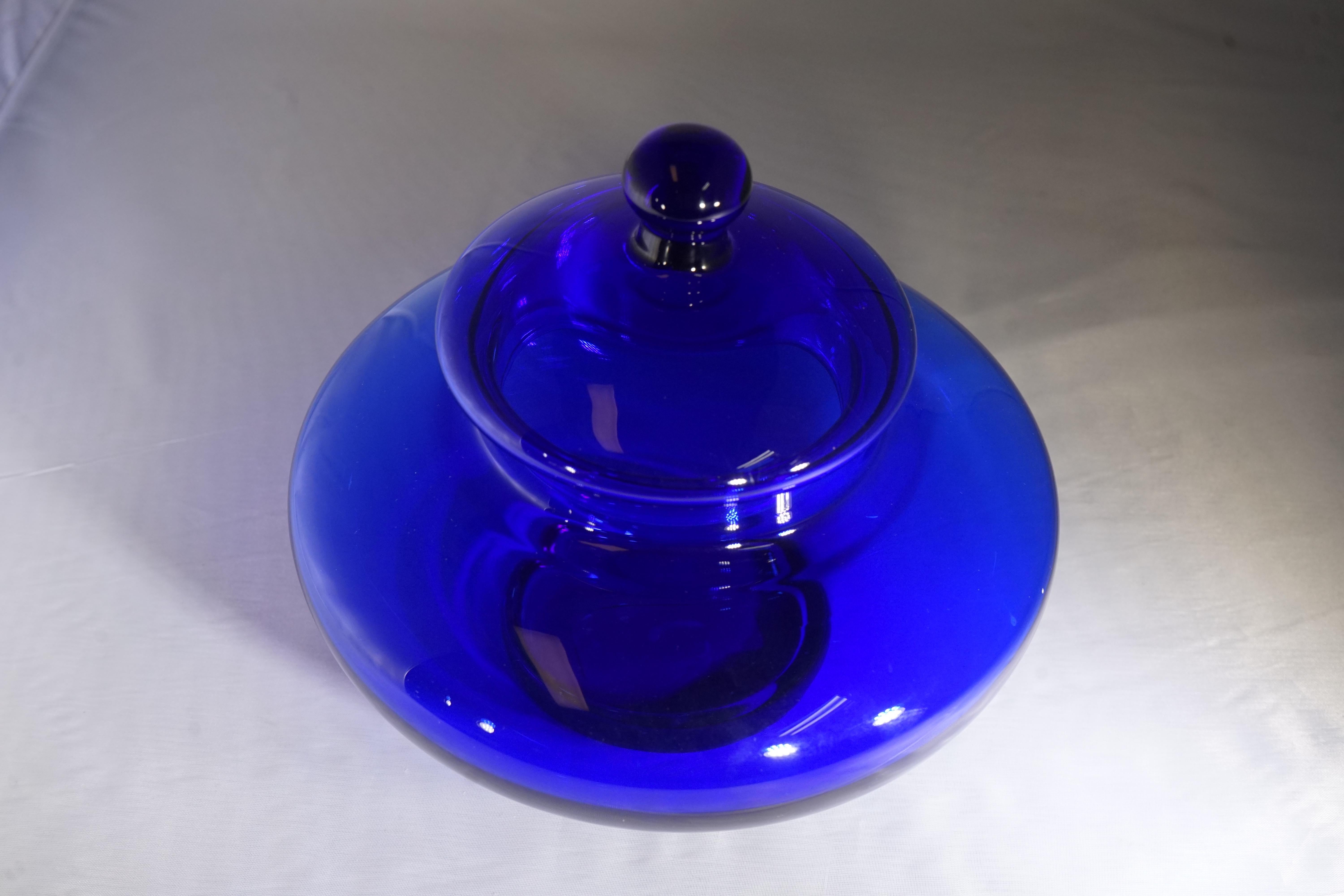 1980s Italian Royal Blue Murano Glass Short Large Jar with Lid In Good Condition In Aspen, CO