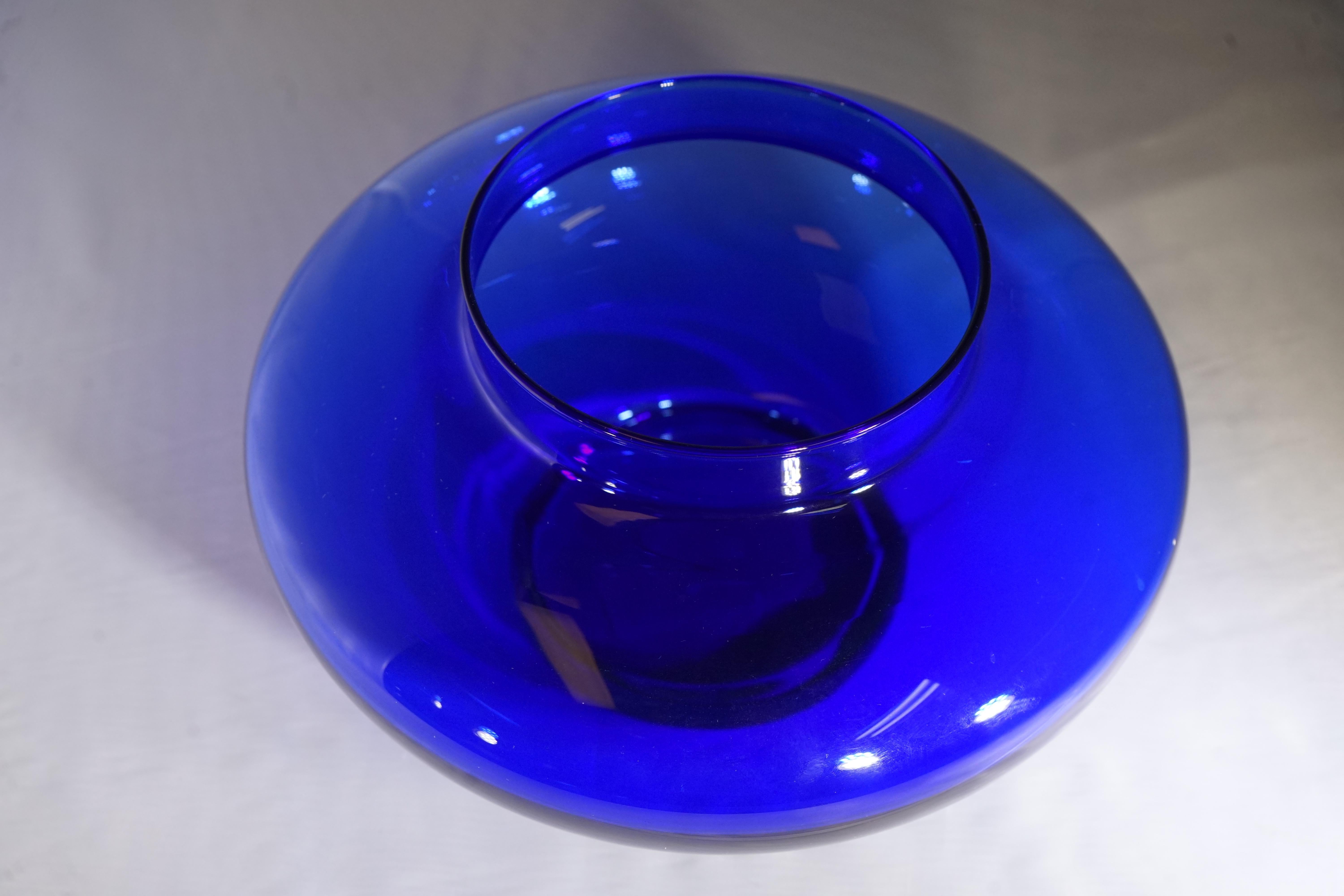 Late 20th Century 1980s Italian Royal Blue Murano Glass Short Large Jar with Lid