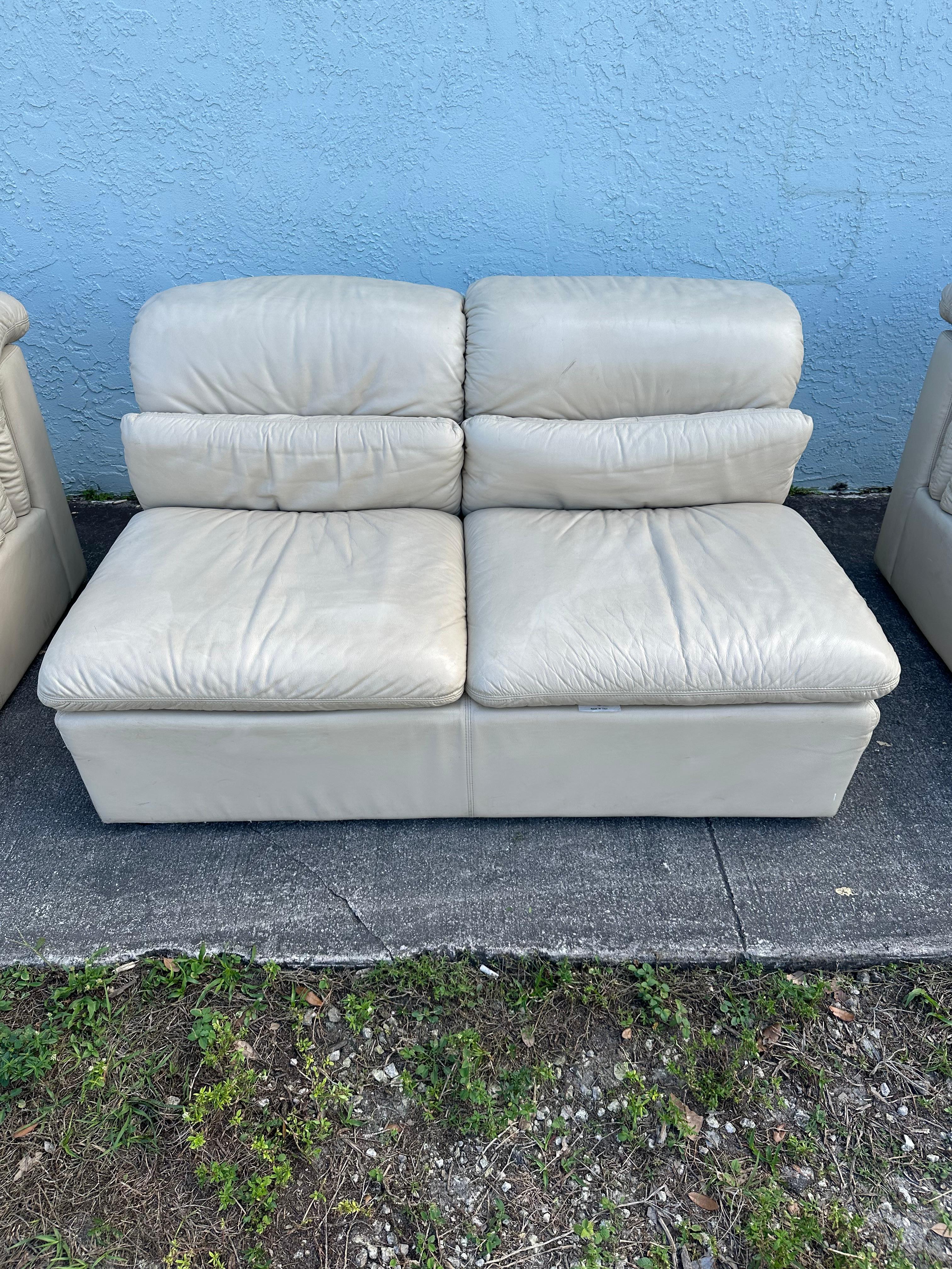 Modèle modulaire beige post-moderne italien de 3 pièces sectionnel Salotti Natuzzi des années 1980 en vente 4