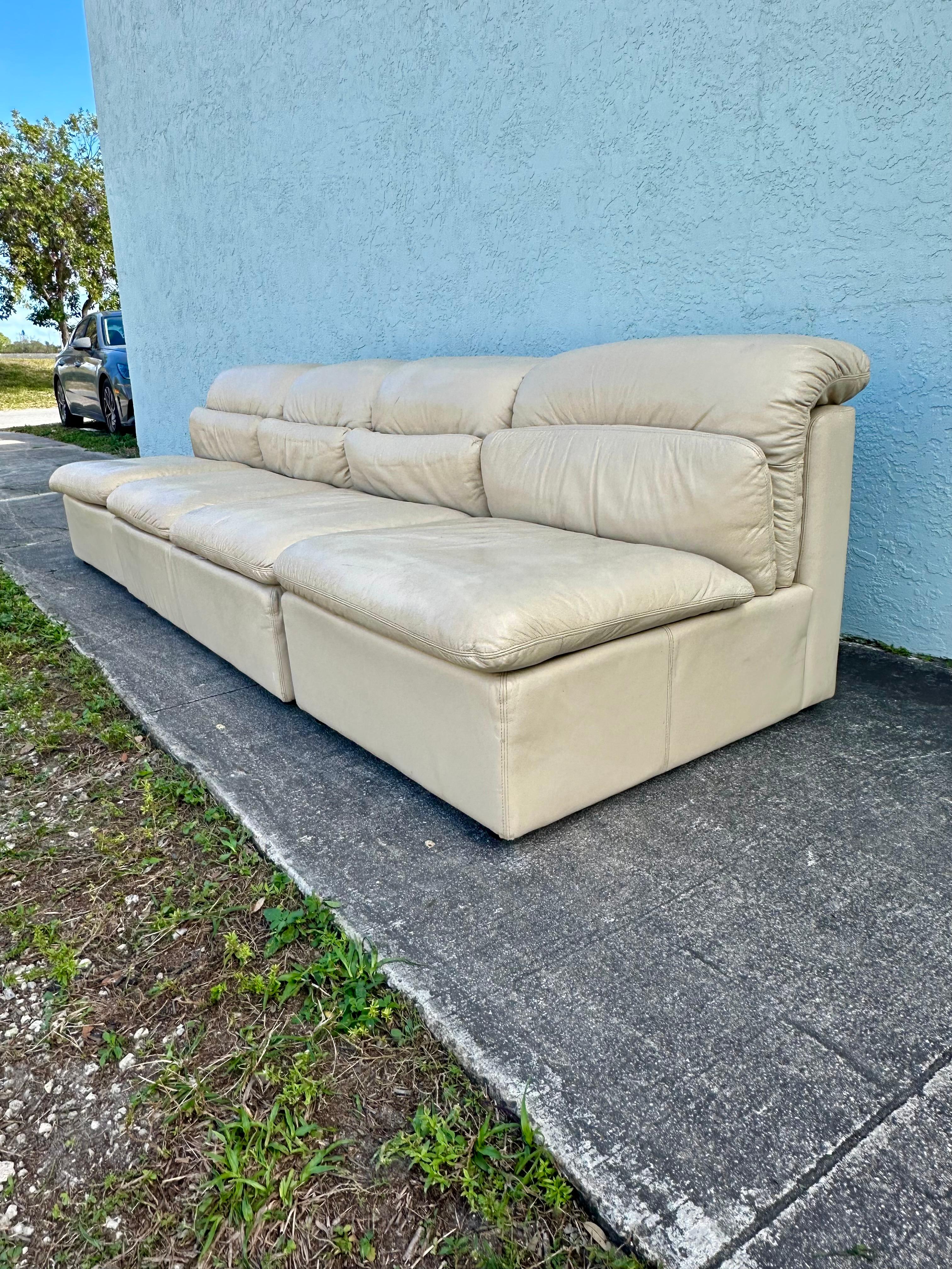 Fin du 20e siècle Modèle modulaire beige post-moderne italien de 3 pièces sectionnel Salotti Natuzzi des années 1980 en vente
