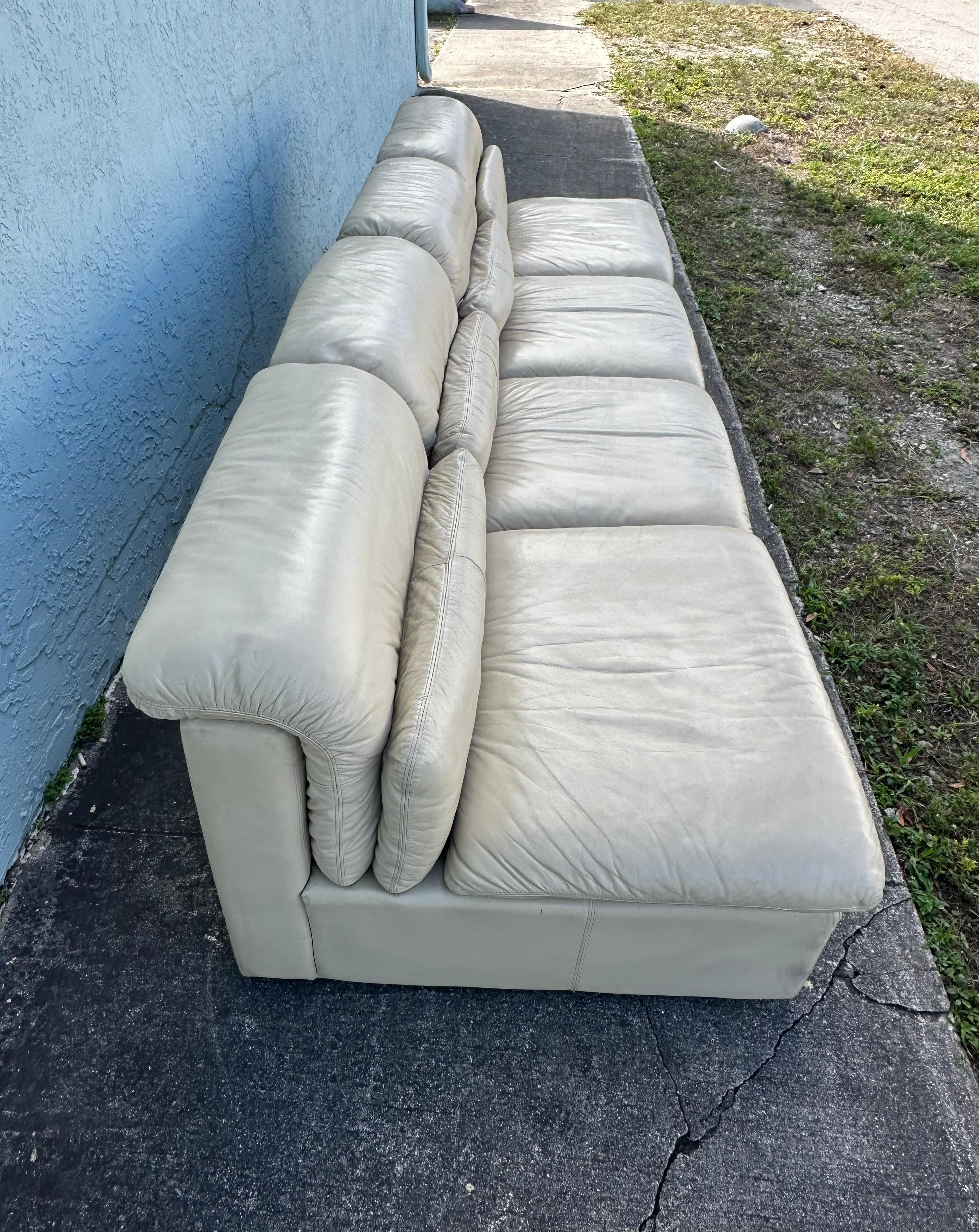 Cuir Modèle modulaire beige post-moderne italien de 3 pièces sectionnel Salotti Natuzzi des années 1980 en vente