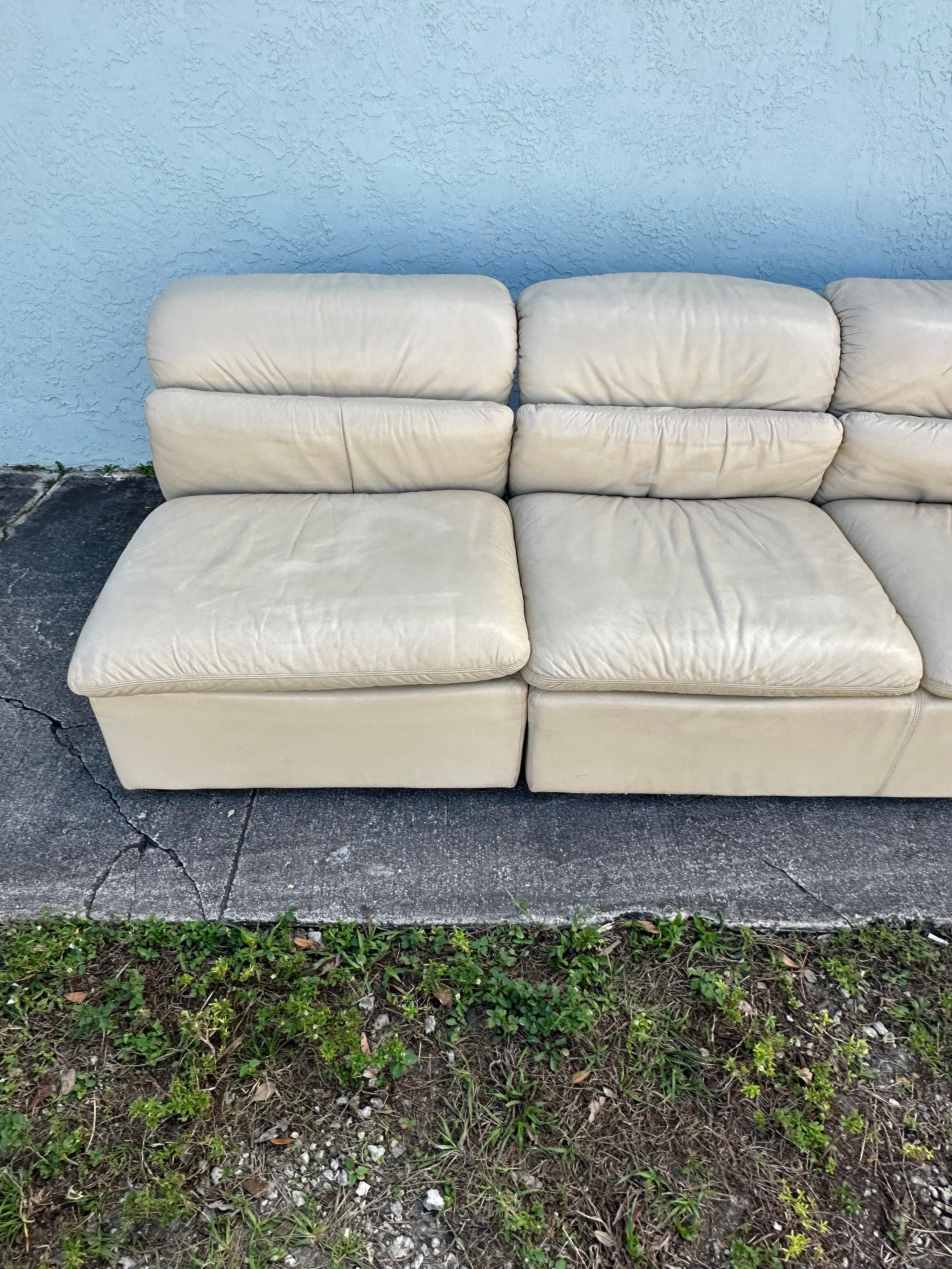 Modèle modulaire beige post-moderne italien de 3 pièces sectionnel Salotti Natuzzi des années 1980 en vente 2