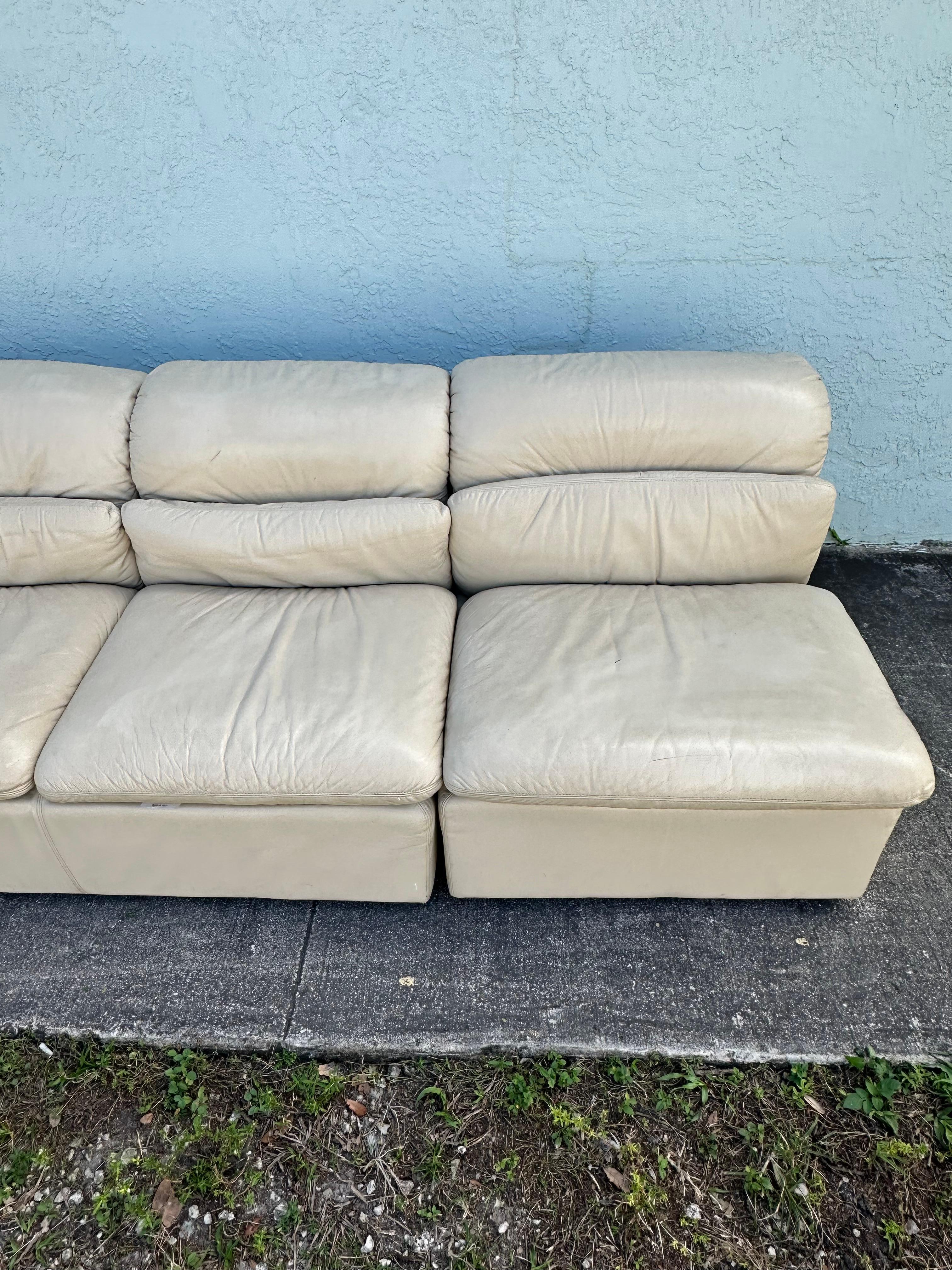Modèle modulaire beige post-moderne italien de 3 pièces sectionnel Salotti Natuzzi des années 1980 en vente 3