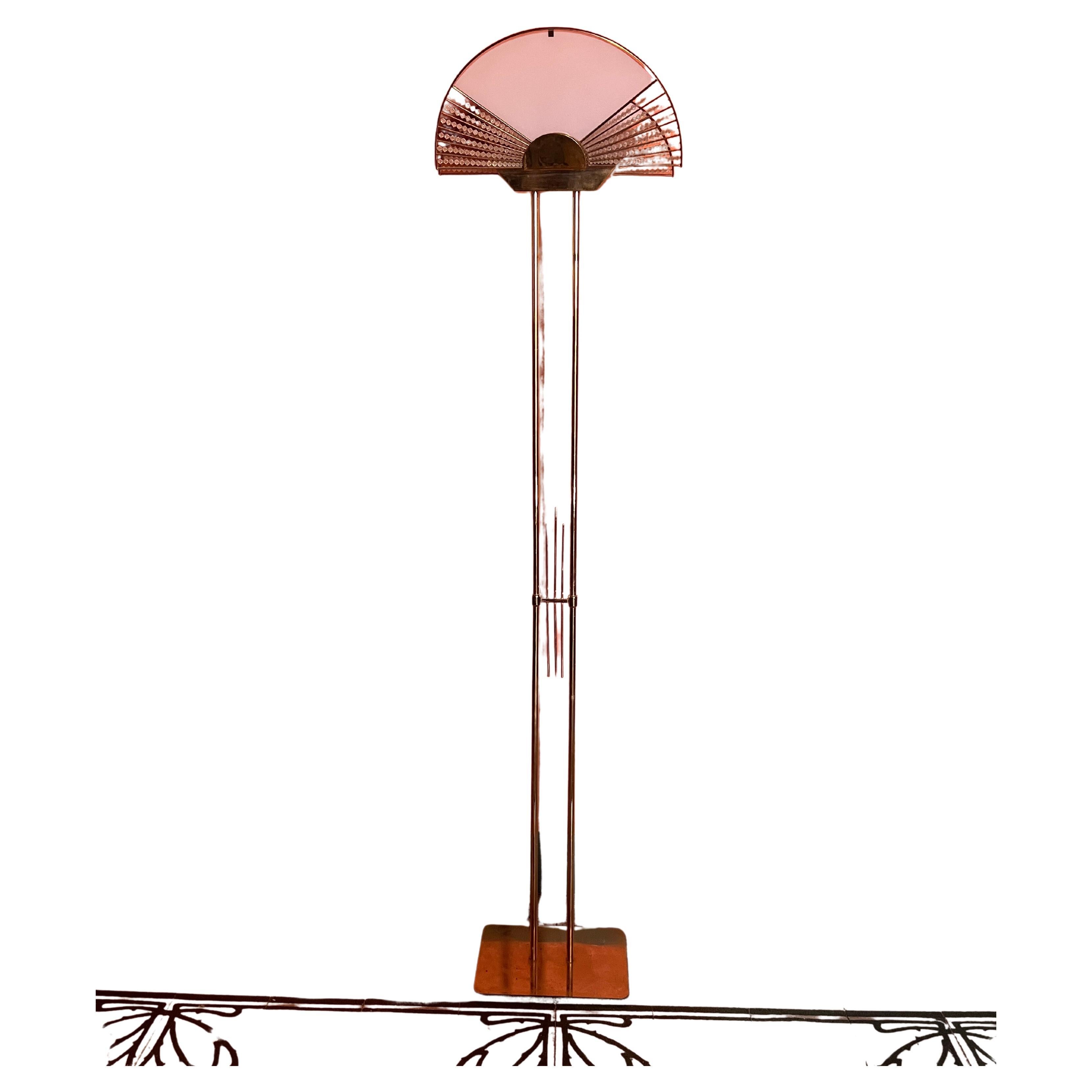 1980s Italian Sculptural Floor Lamp Golden Metal Frame & Ventaglio-Shaped Shade For Sale