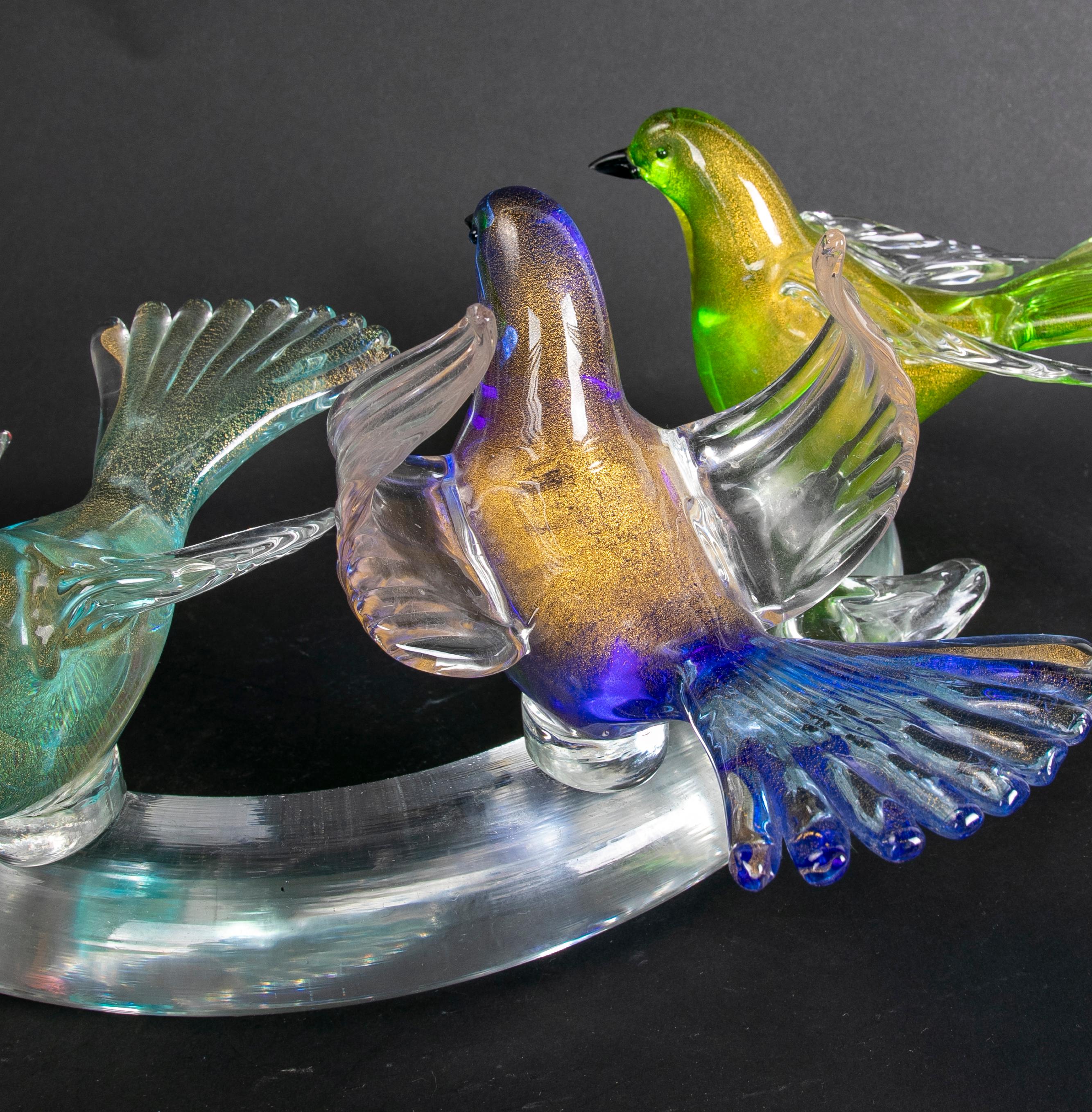 20ième siècle Sculpture italienne des années 1980 de quatre oiseaux sur une branche de verre de Murano en vente