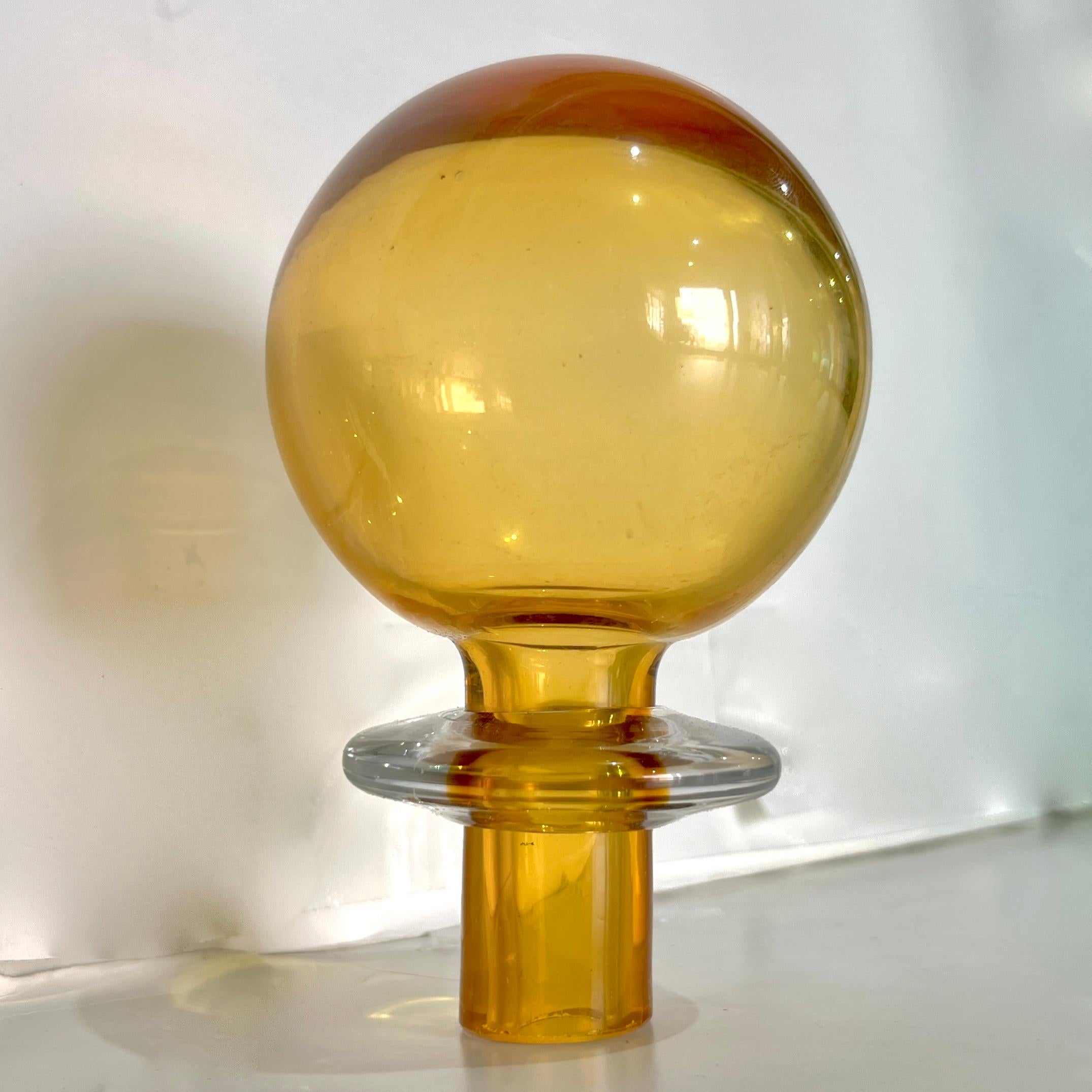 Set italiano anni '80 di 3 bottiglie di vetro di Murano alte e luminose, color verde ambra e viola in vendita 6