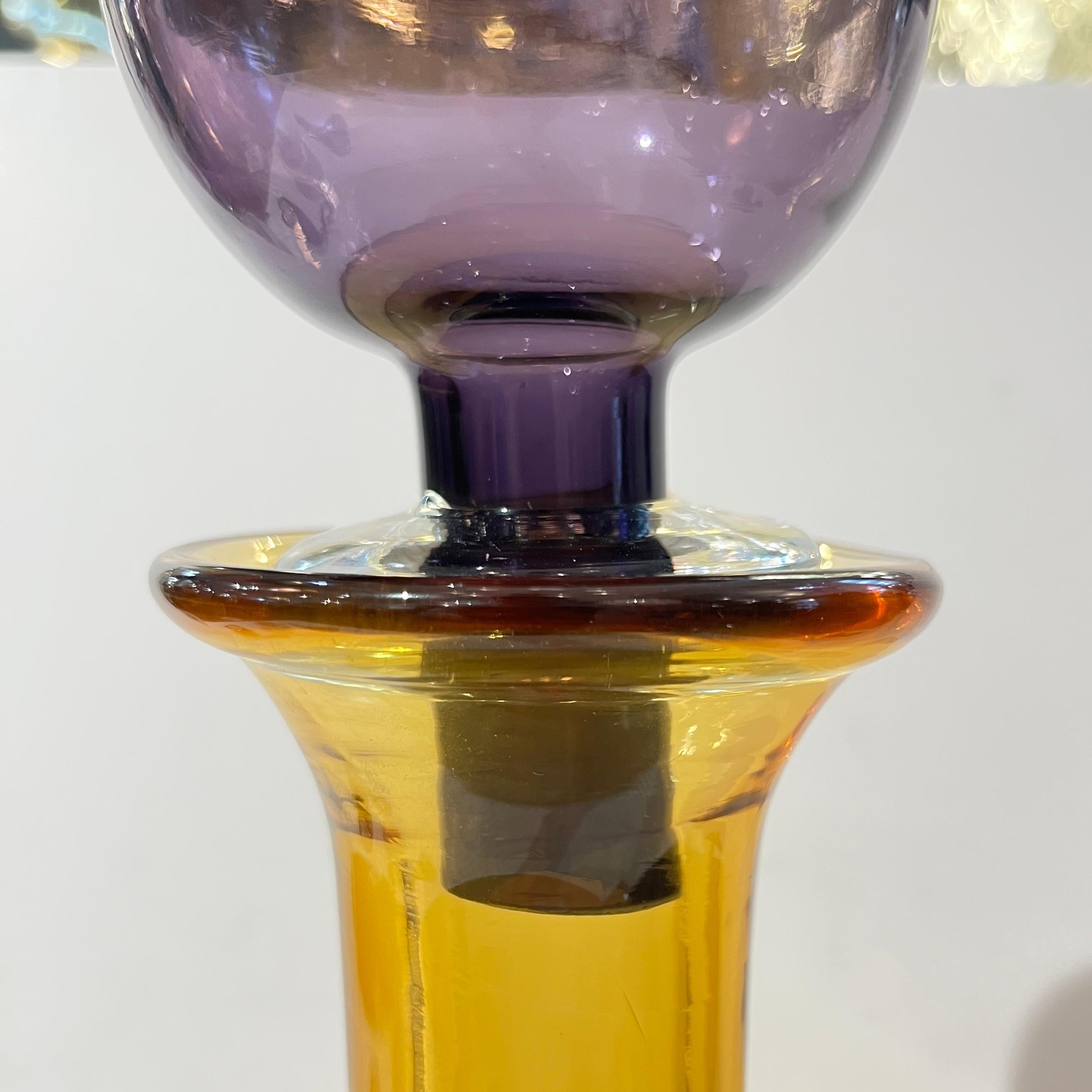 Set italiano anni '80 di 3 bottiglie di vetro di Murano alte e luminose, color verde ambra e viola in vendita 9