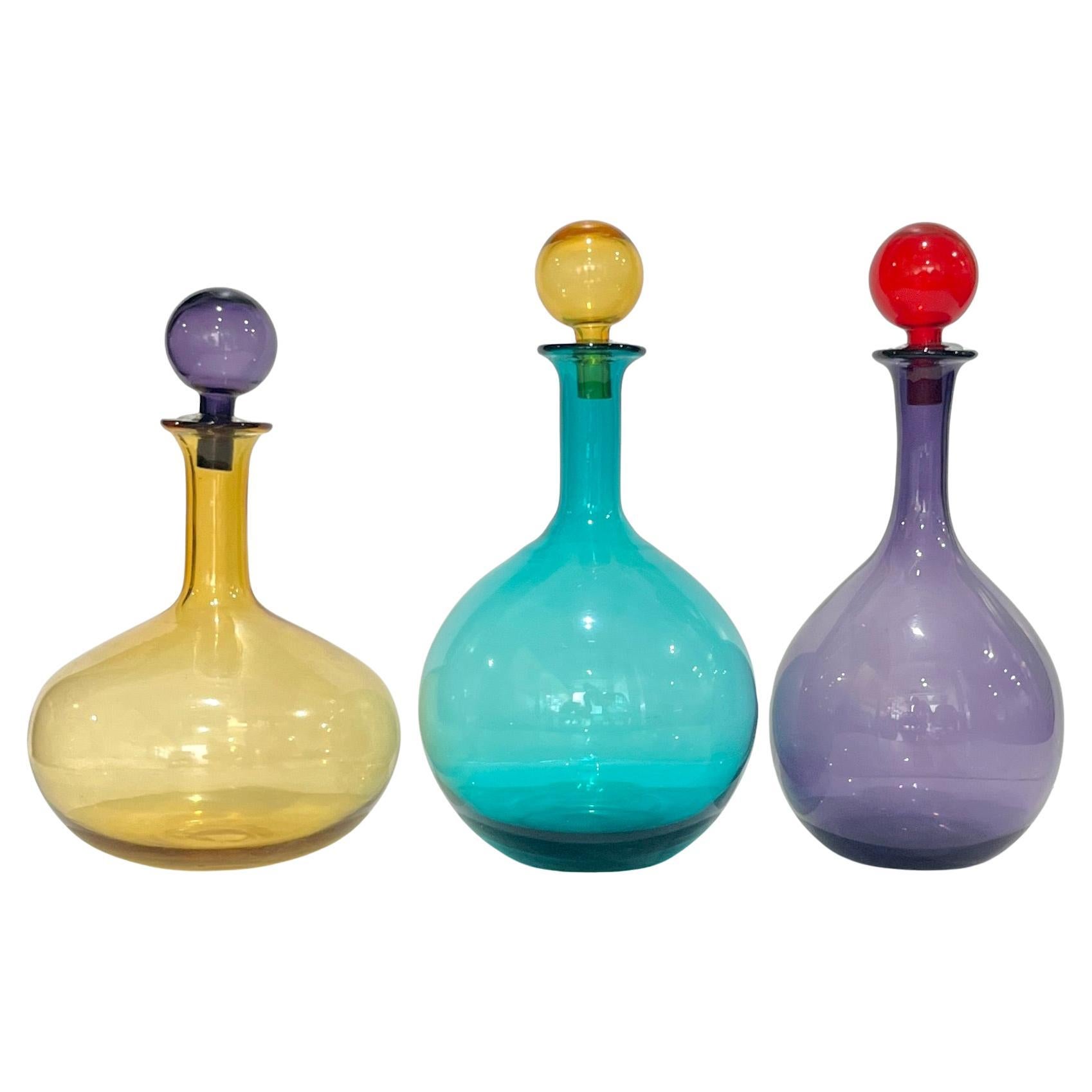 Set italiano anni '80 di 3 bottiglie di vetro di Murano alte e luminose, color verde ambra e viola