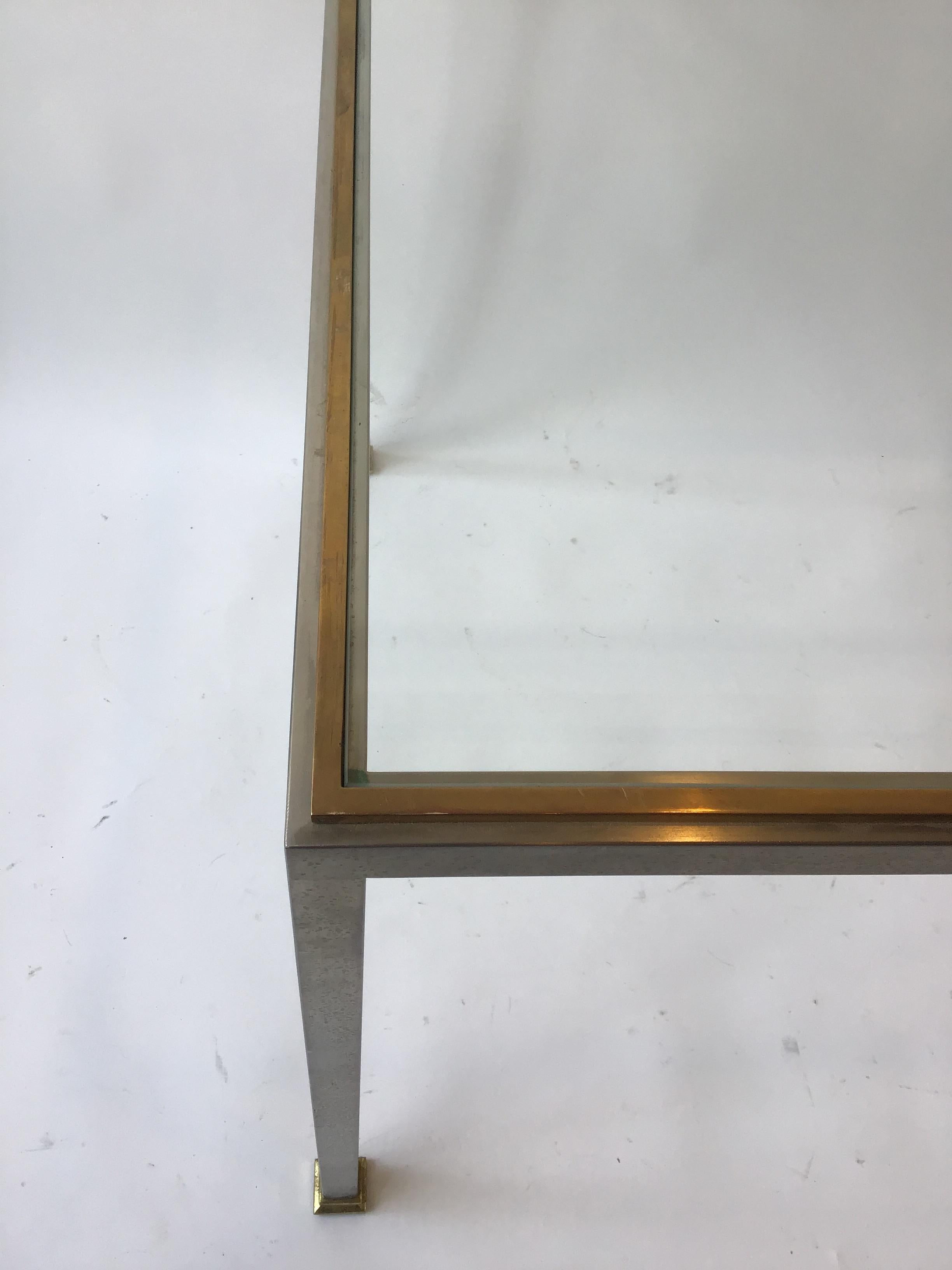 table d'appoint italienne des années 1980 en acier et laiton en vente 1
