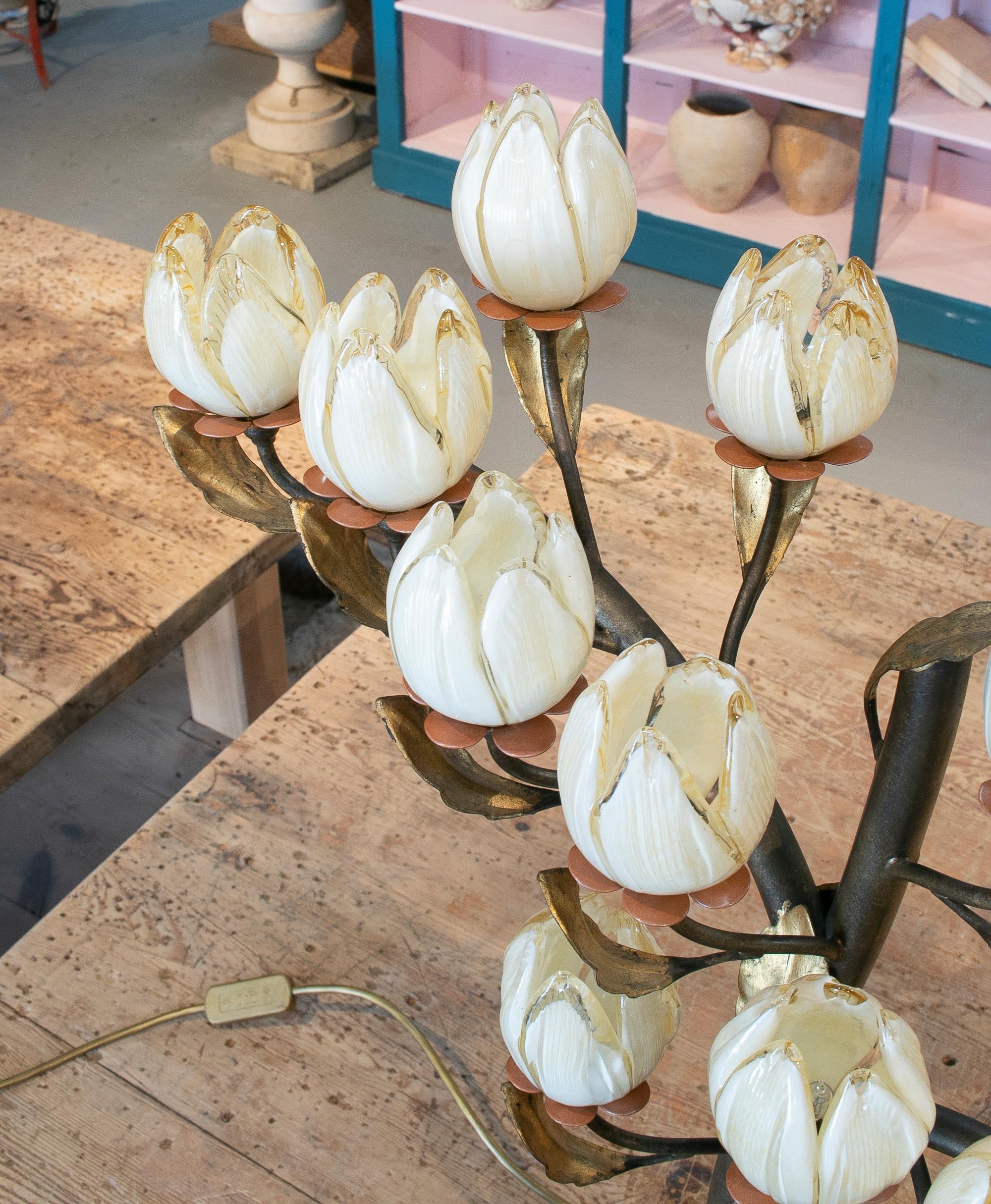 1980s Italian Venetian Murano Glass Flower Shaped Table Lamp 4