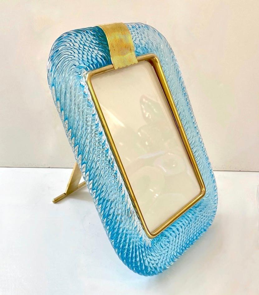 A sophisticated Venetian modern design vertical photo frame in thick blown Murano glass worked in a luscious sky blue turquoise jewel color, by Barovier Toso, signed piece. The elegant texture of the tightly twisted glass frame in the Torchon