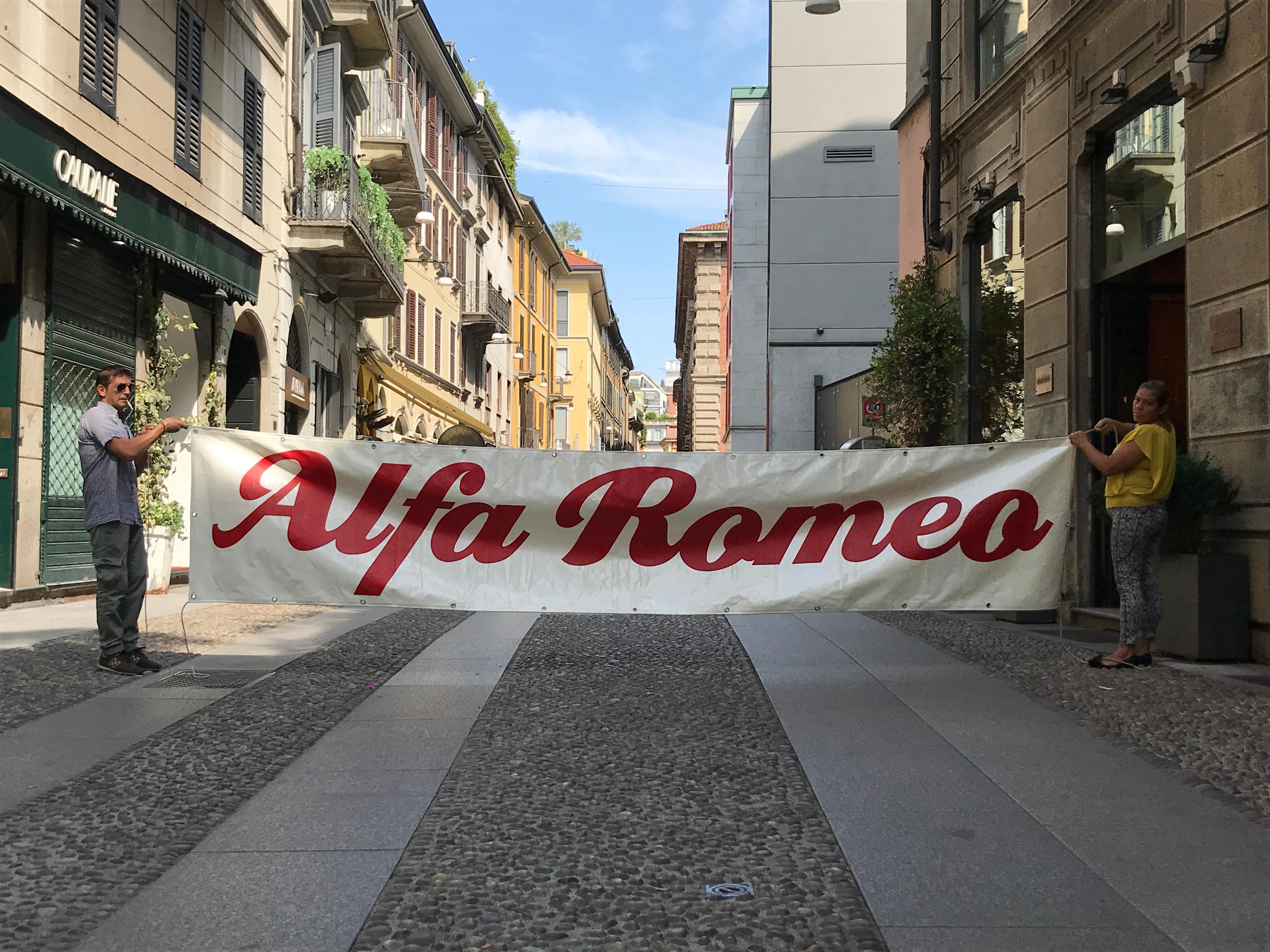 1980s Italian Vintage Five Meters Long PVC Alfa Romeo Advertising Banner In Good Condition For Sale In Milan, IT