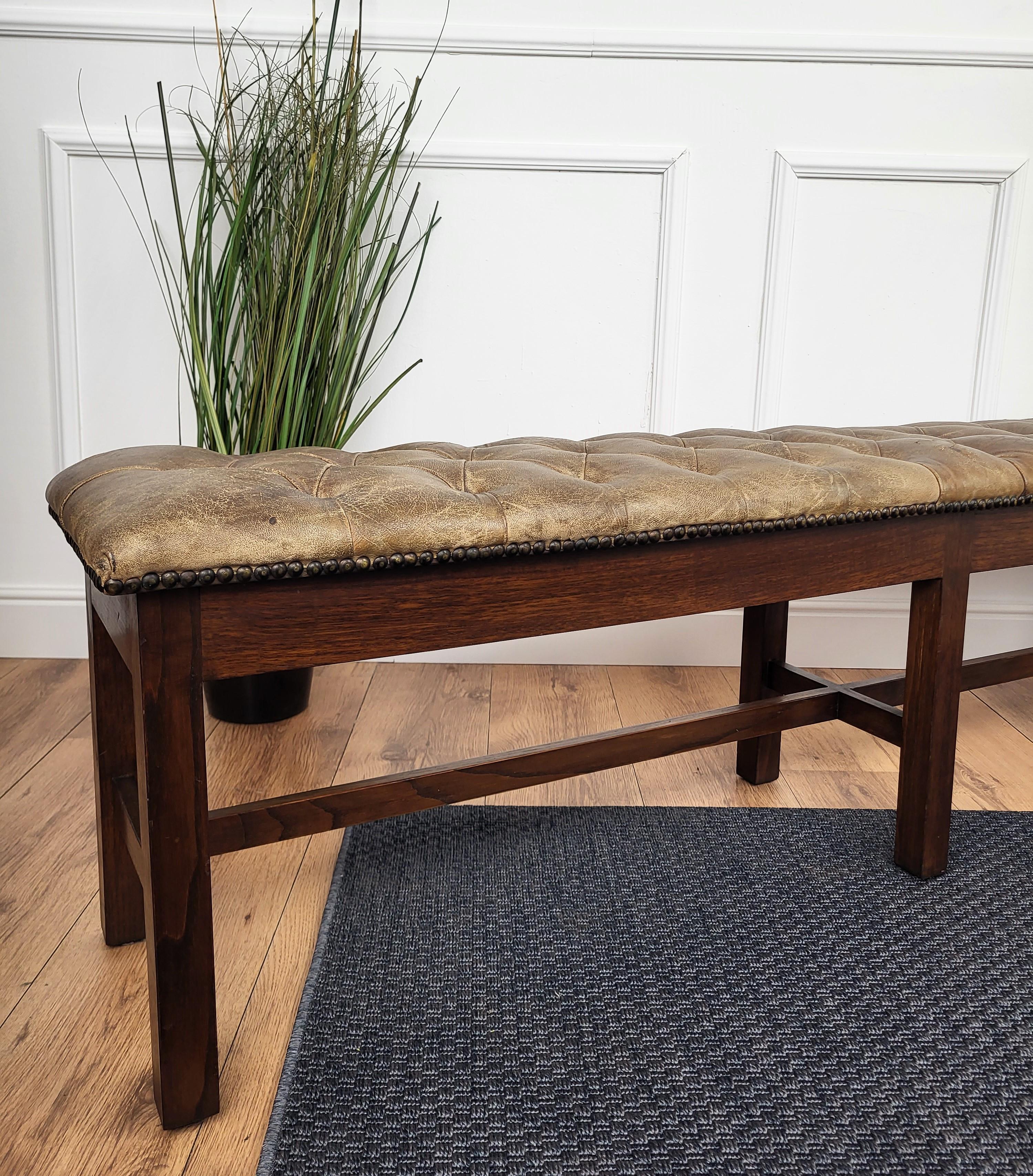 20th Century 1980s Italian Walnut Button-Tufted Leather Upholstered Long Entry Bed End Bench For Sale