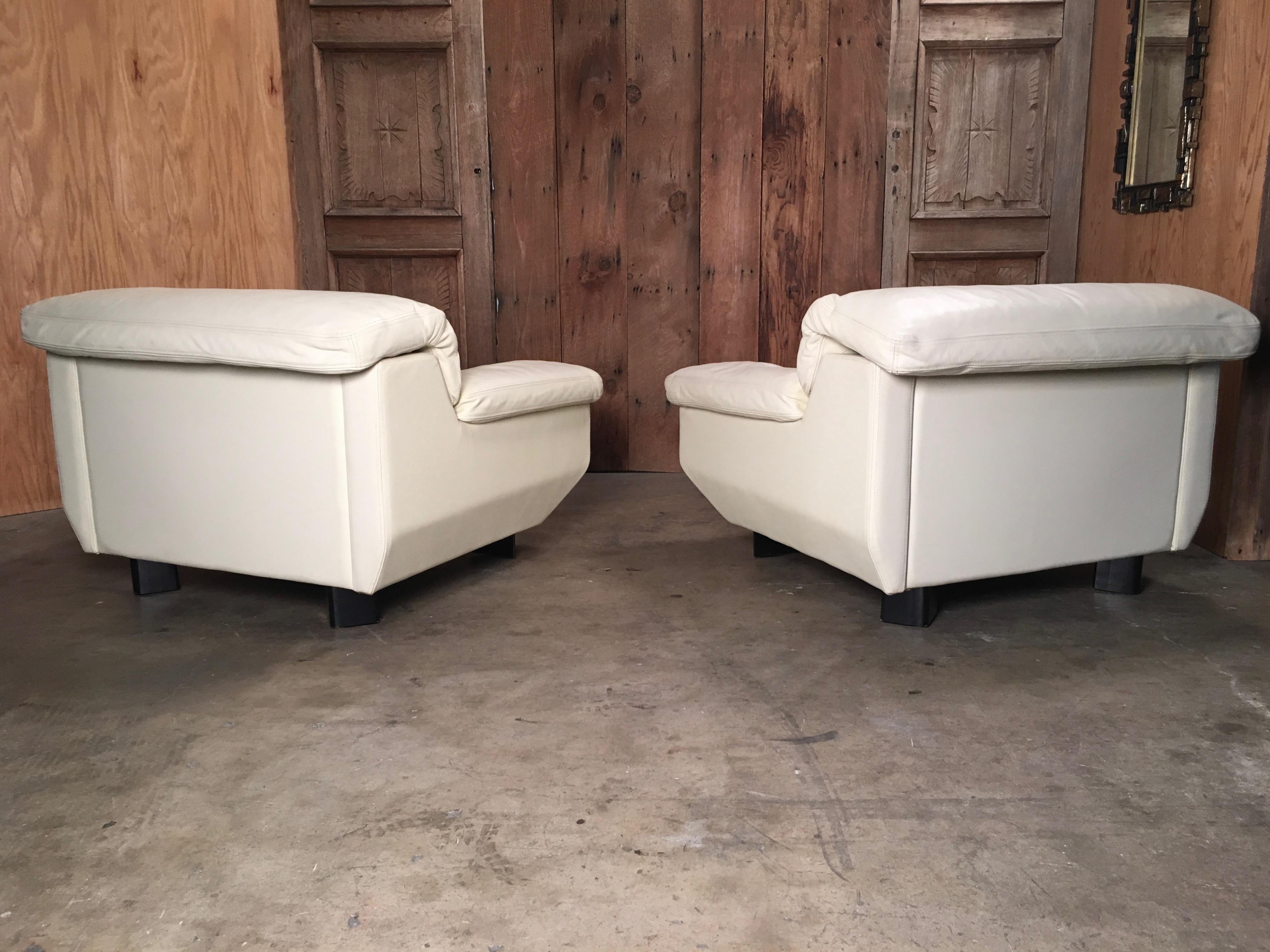 1980s Italian Off White Leather Lounge Chairs by Marco Zani 3