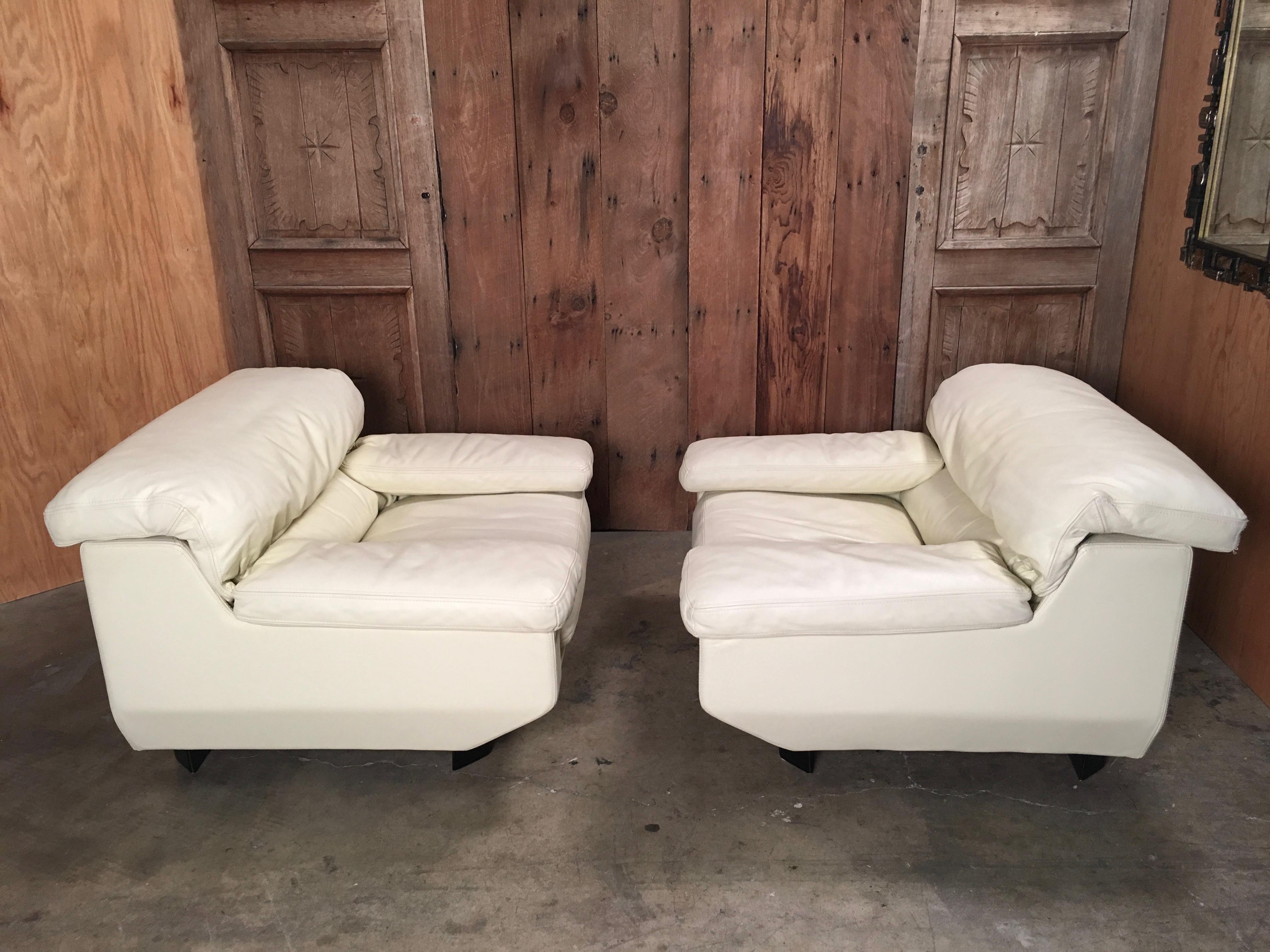 1980s Italian Off White Leather Lounge Chairs by Marco Zani 4