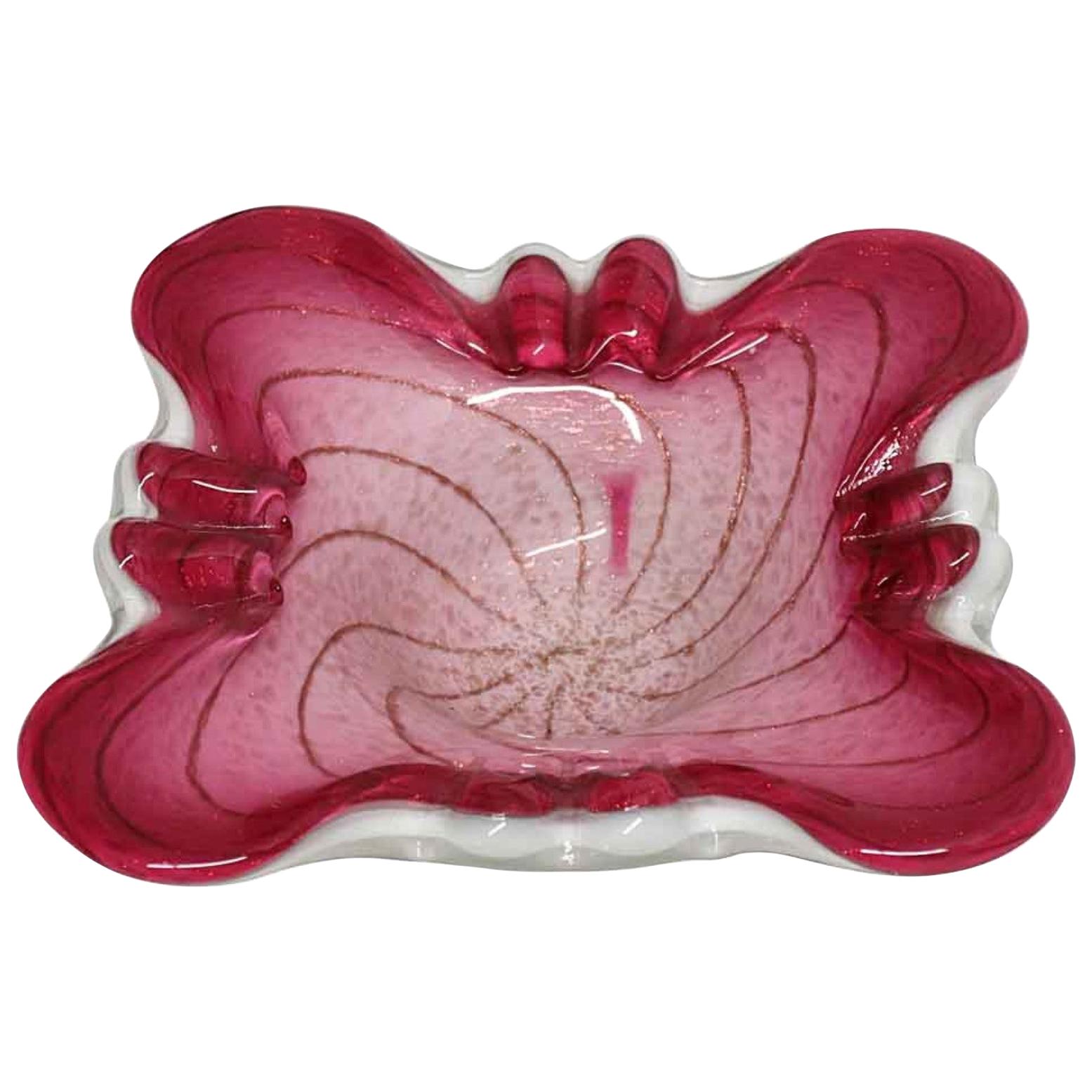 cendrier en rose blanche italien des années 1980 soufflé et travaillé à la main