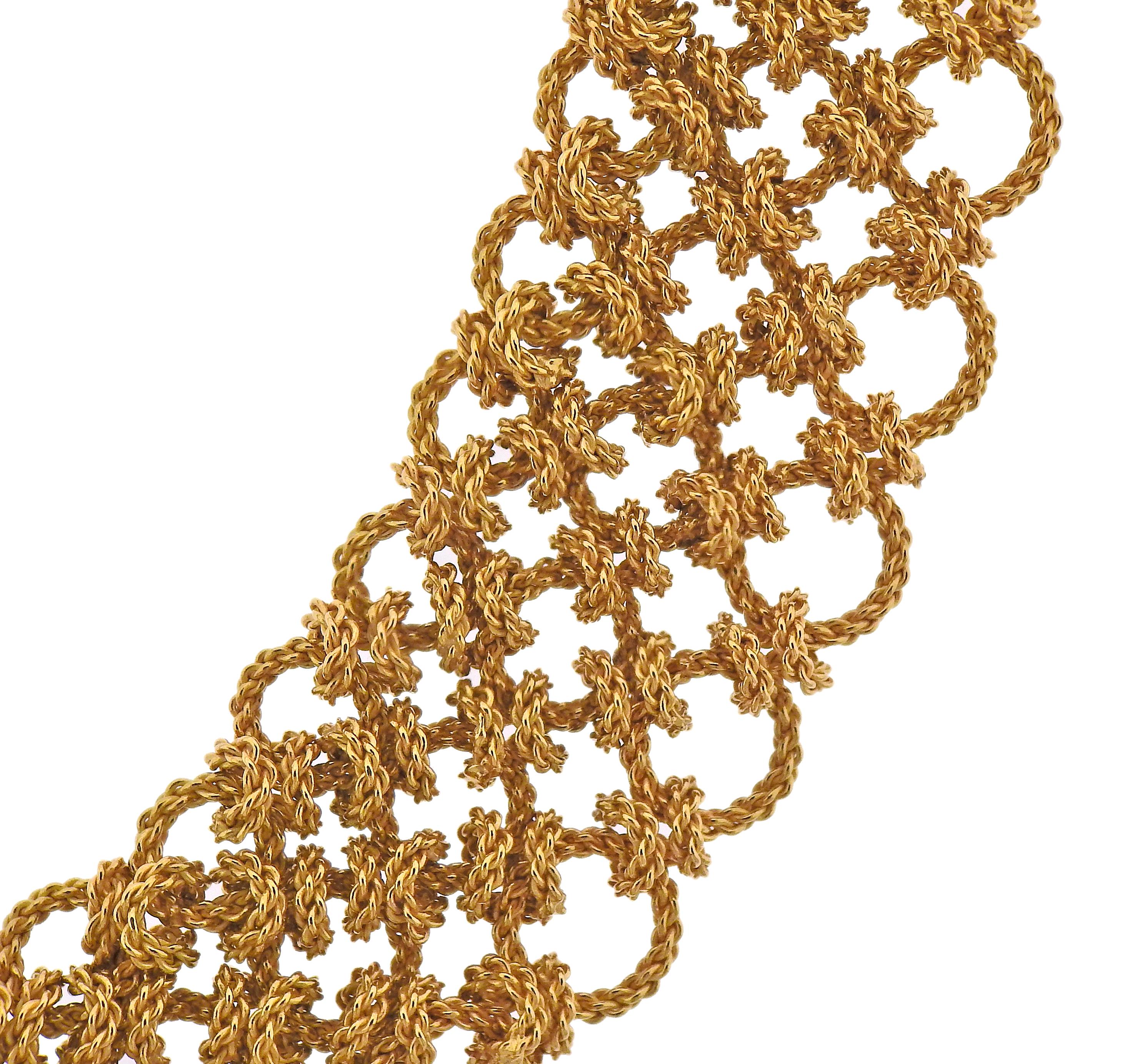 1980s vintage Italian made woven necklace, in 18k gold. Necklace is 16.5