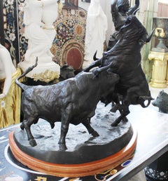 1980 J. Cuevas Trois taureaux de combat Sculpture en bronze