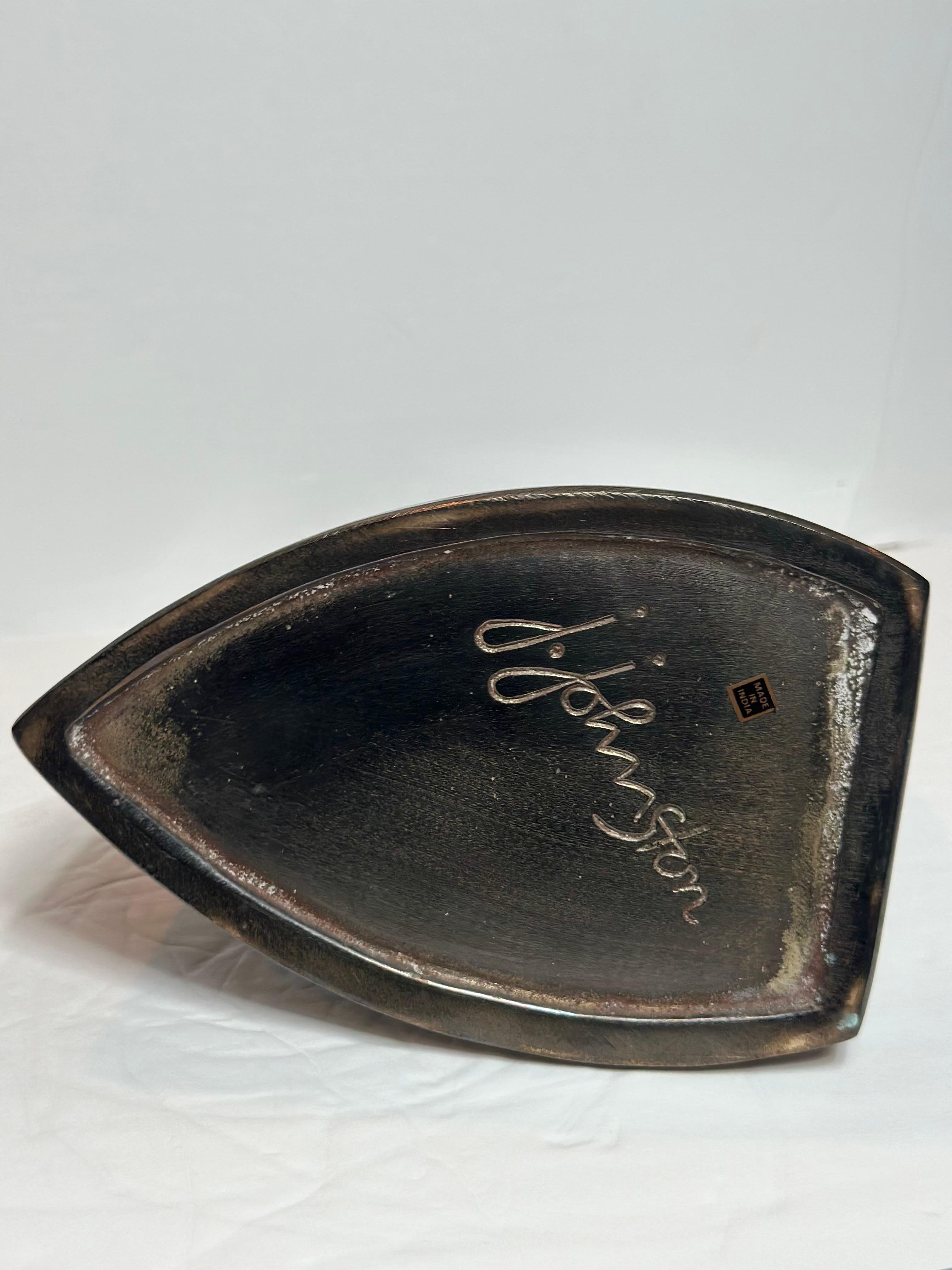 Vaso geometrico astratto scultoreo in metallo di J. Johnston del 1980 in vendita 6