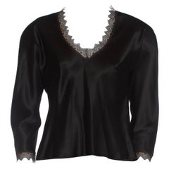 1980er JACKIE ROGERS Schwarze Seiden-Charmeuse-Bluse mit Spitzenbesatz