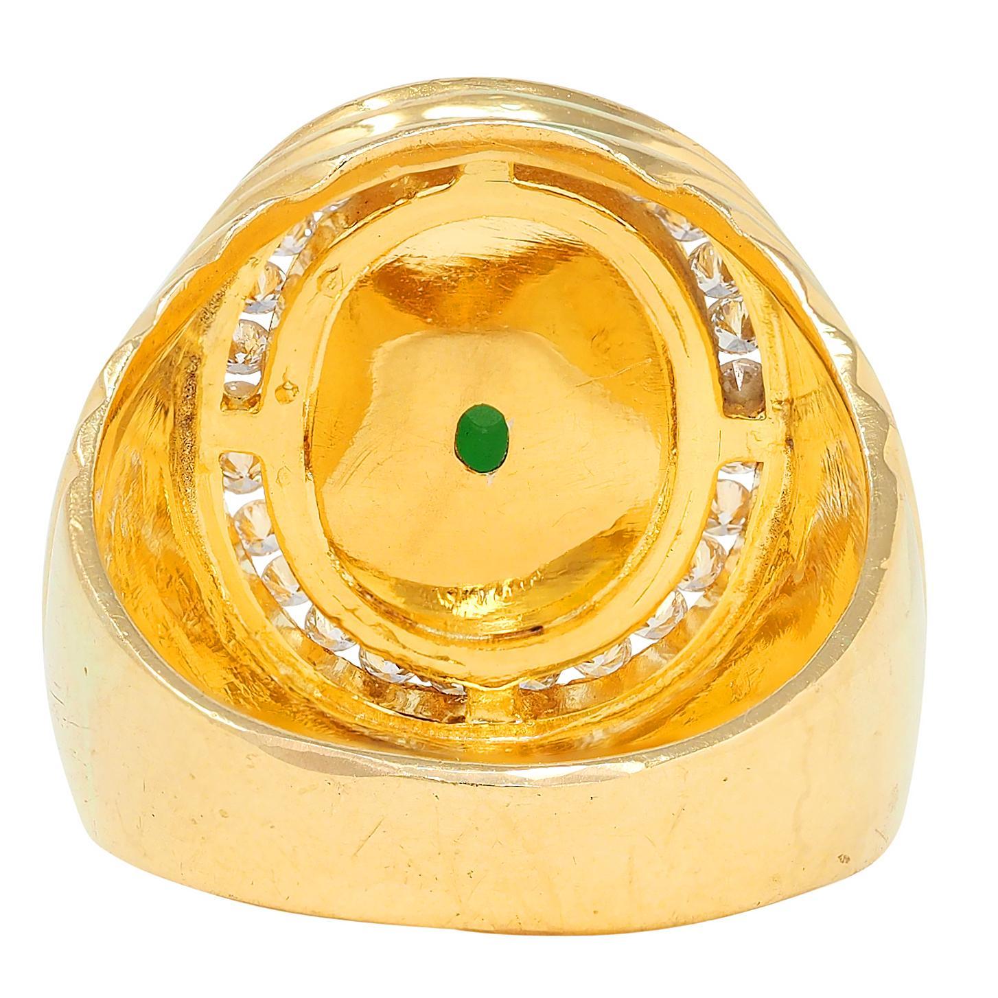 1980er Jahre Jade Diamant 20 Karat Gelbgold Vintage geriffelte Kuppel Unisex Ring (Cabochon) im Angebot