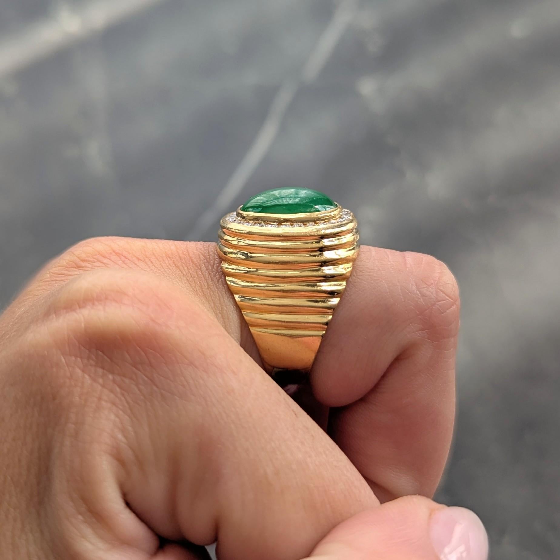 1980er Jahre Jade Diamant 20 Karat Gelbgold Vintage geriffelte Kuppel Unisex Ring im Angebot 3