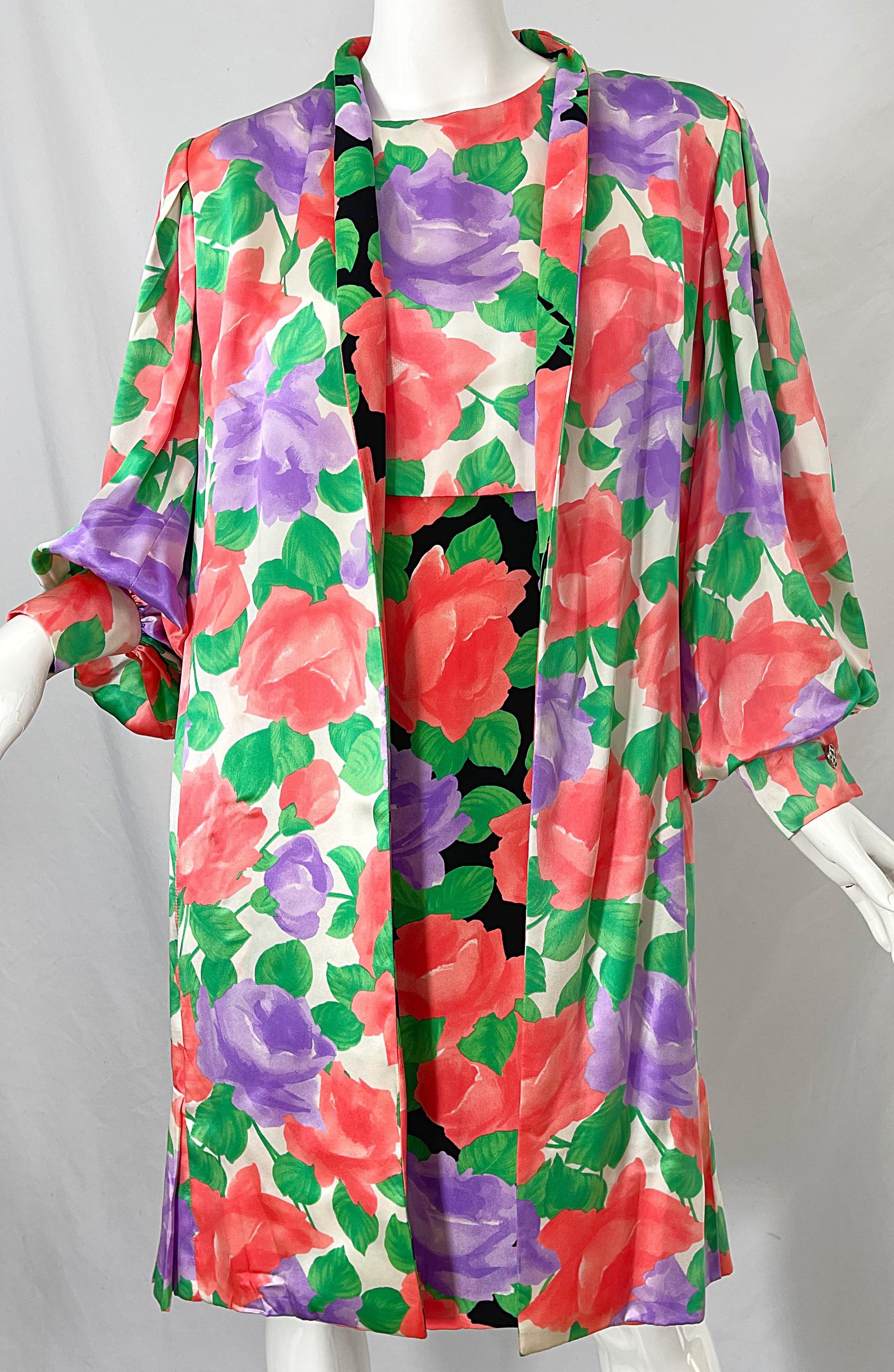 1980er James Galanos Rose Vintage 80er Jahre Kleid + Swing Jacke aus Seide mit Blumendruck im Angebot 1