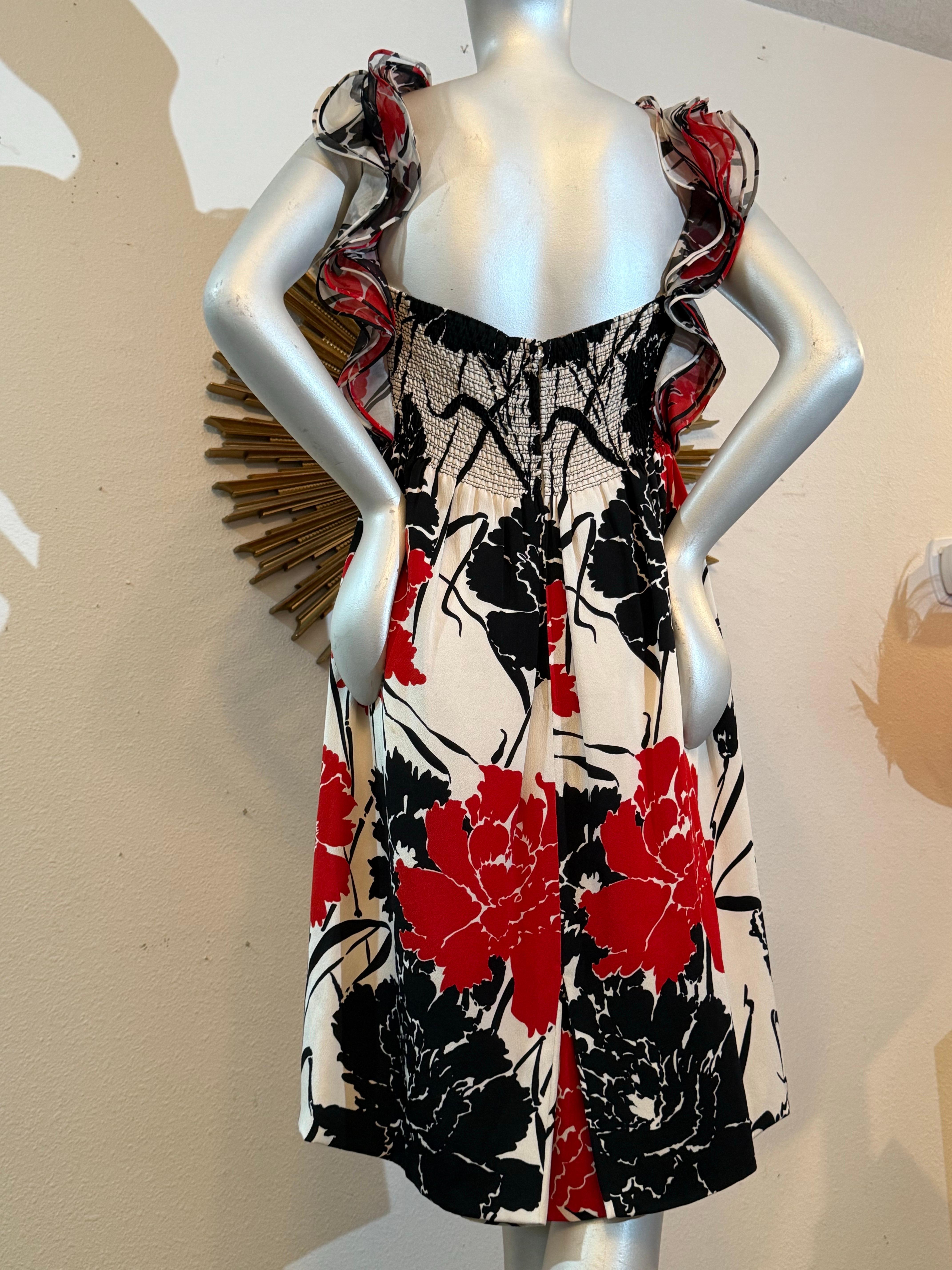 James Galanos Seidenkleid in B-Line aus den 1980er Jahren in Schwarz-Weiß und Rot mit Blumendruck und Rüschen im Zustand „Hervorragend“ im Angebot in Gresham, OR