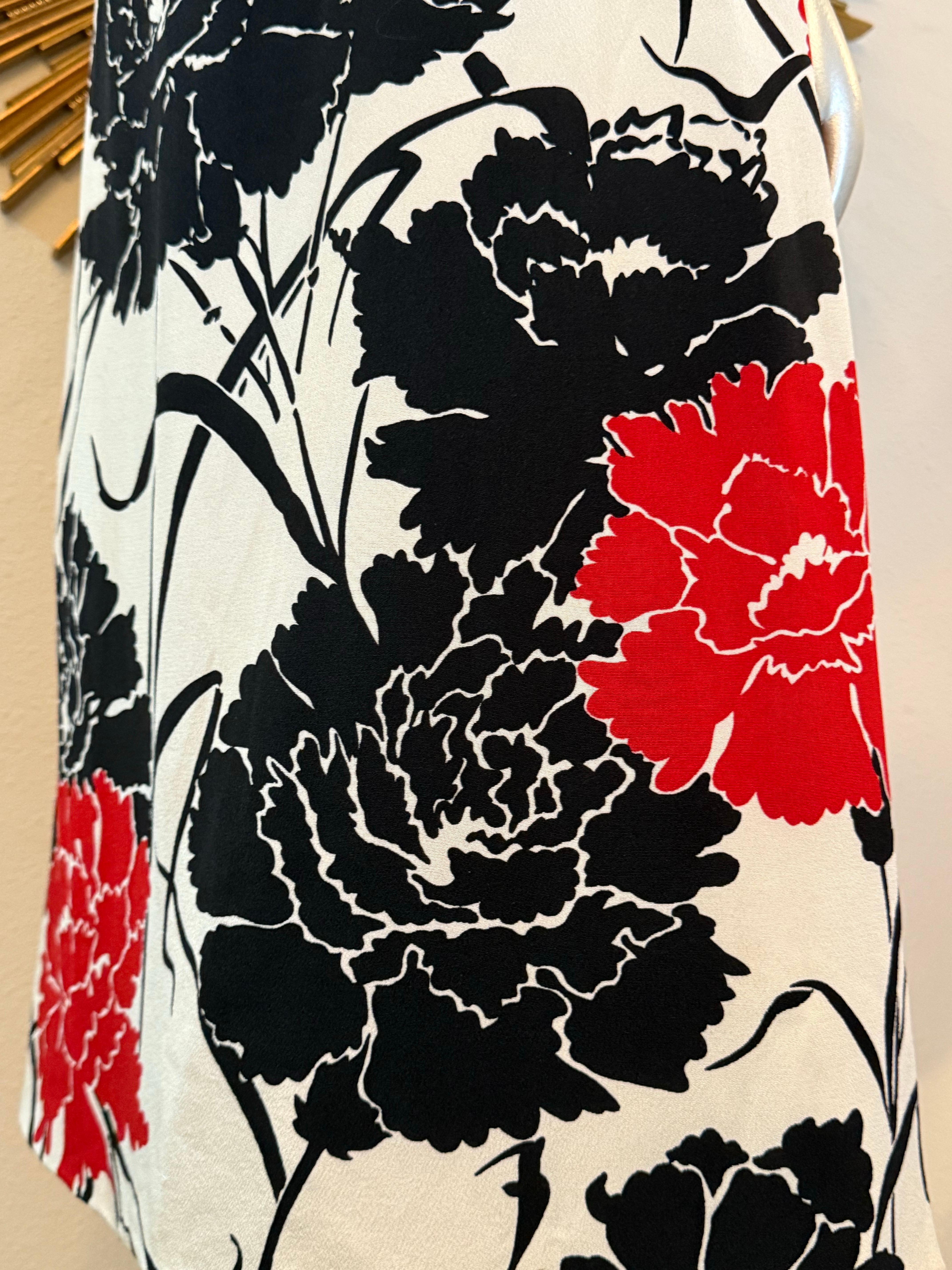 James Galanos Seidenkleid in B-Line aus den 1980er Jahren in Schwarz-Weiß und Rot mit Blumendruck und Rüschen Damen im Angebot