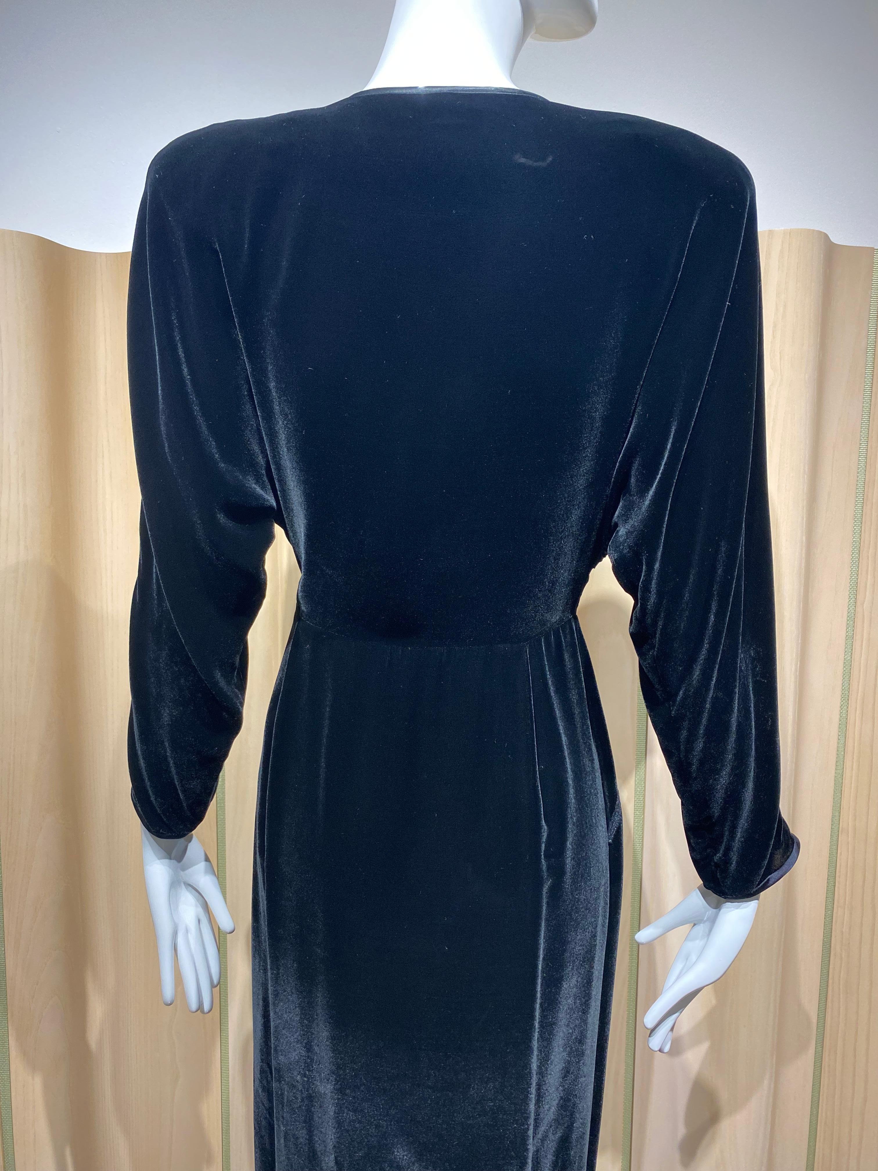 1980s Janice Wainwright Long Sleeve Black Velvet V neck Cocktail Dress For Sale 1